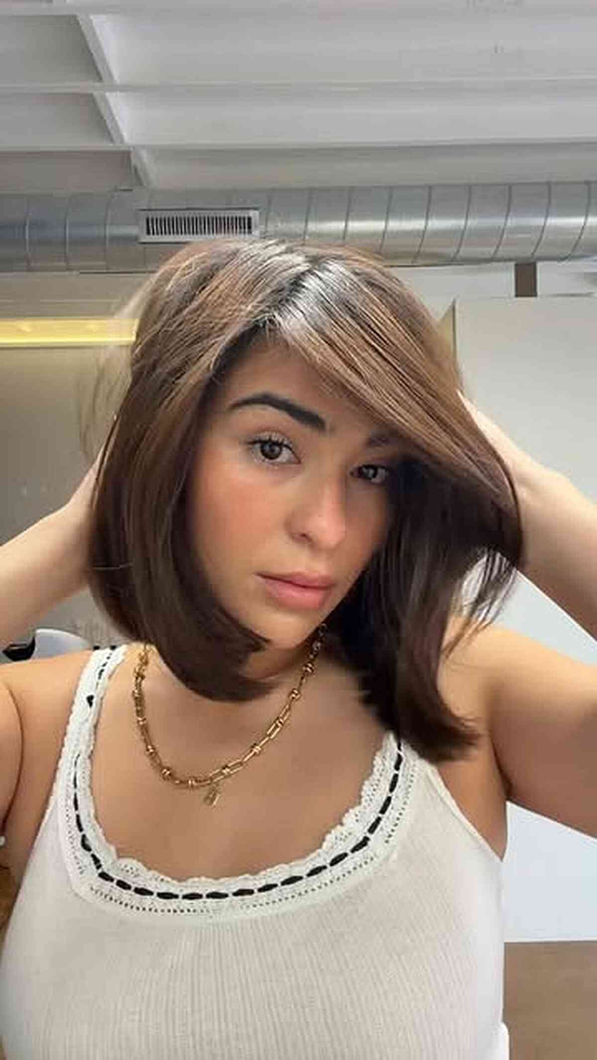 Soft Caramel Side-Swept Bob Glow