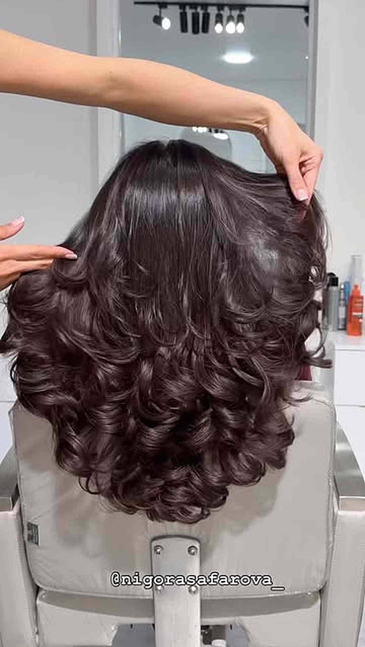 Cascading Curls with Glossy Bounce
