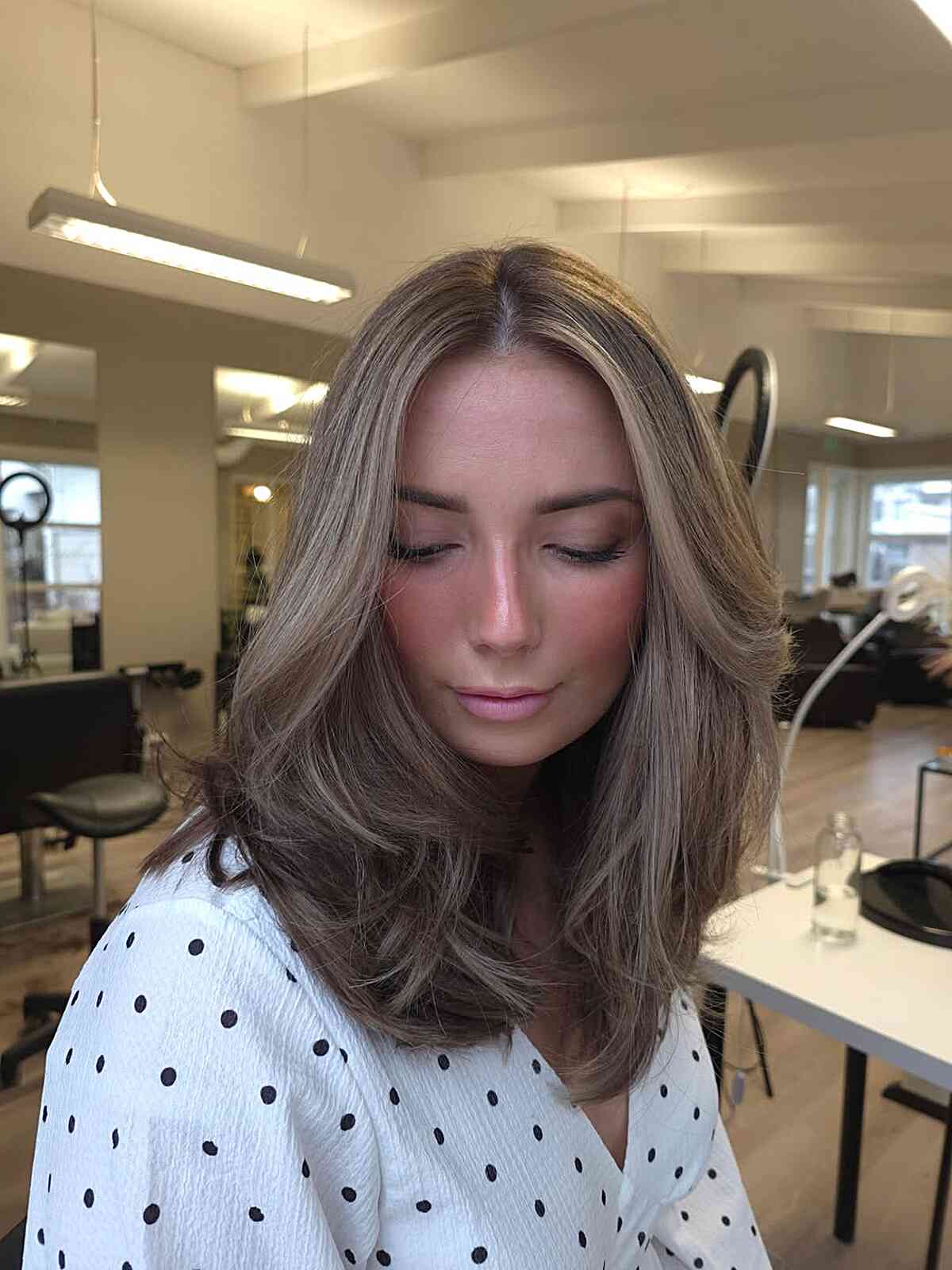 Chic Layered 90s-Inspired Haircut