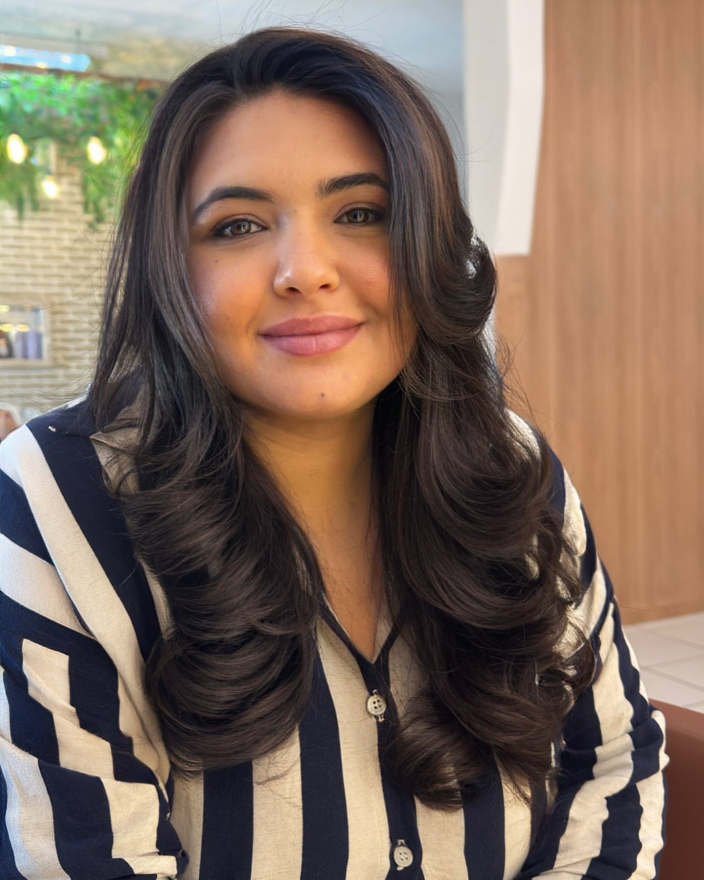Deep Chocolate Butterfly Layers with Rounded Blowout Face Frame