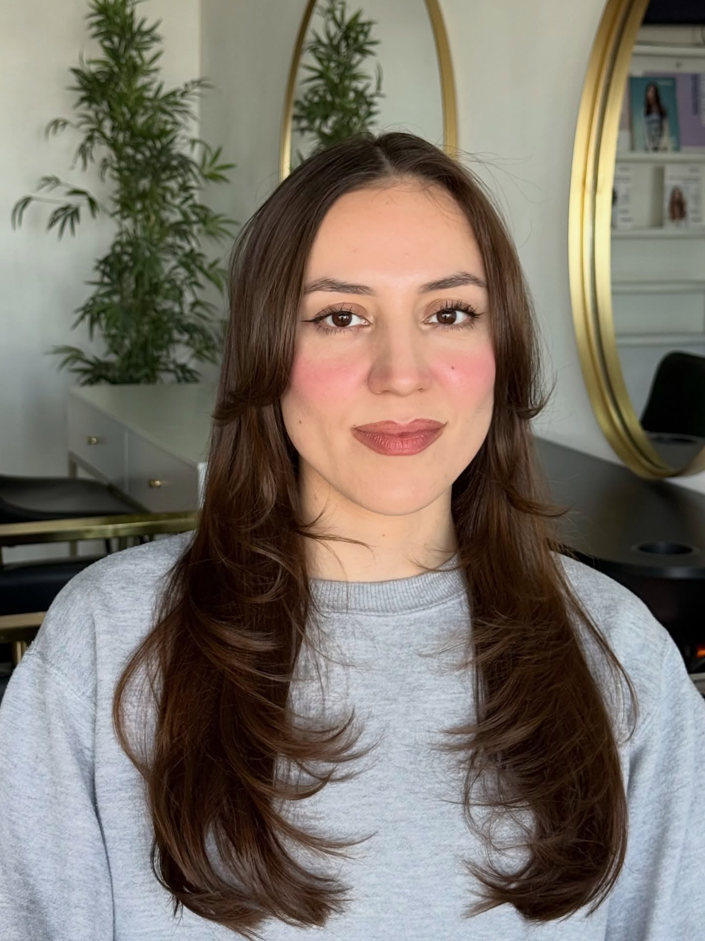 Soft Face-Framing Butterfly Layers with Buoyant Round-Brush Flip