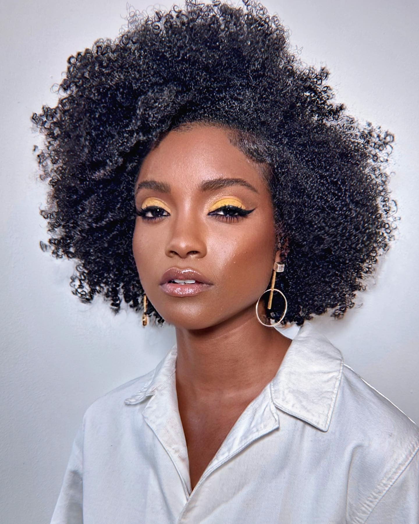 Structured Rounded Coil Afro with Soft Face-Framing Graduation