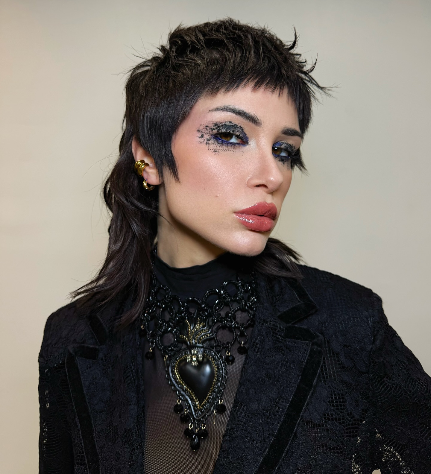 Dark Feathered Mullet with Cropped Pointed Fringe and Longer Nape