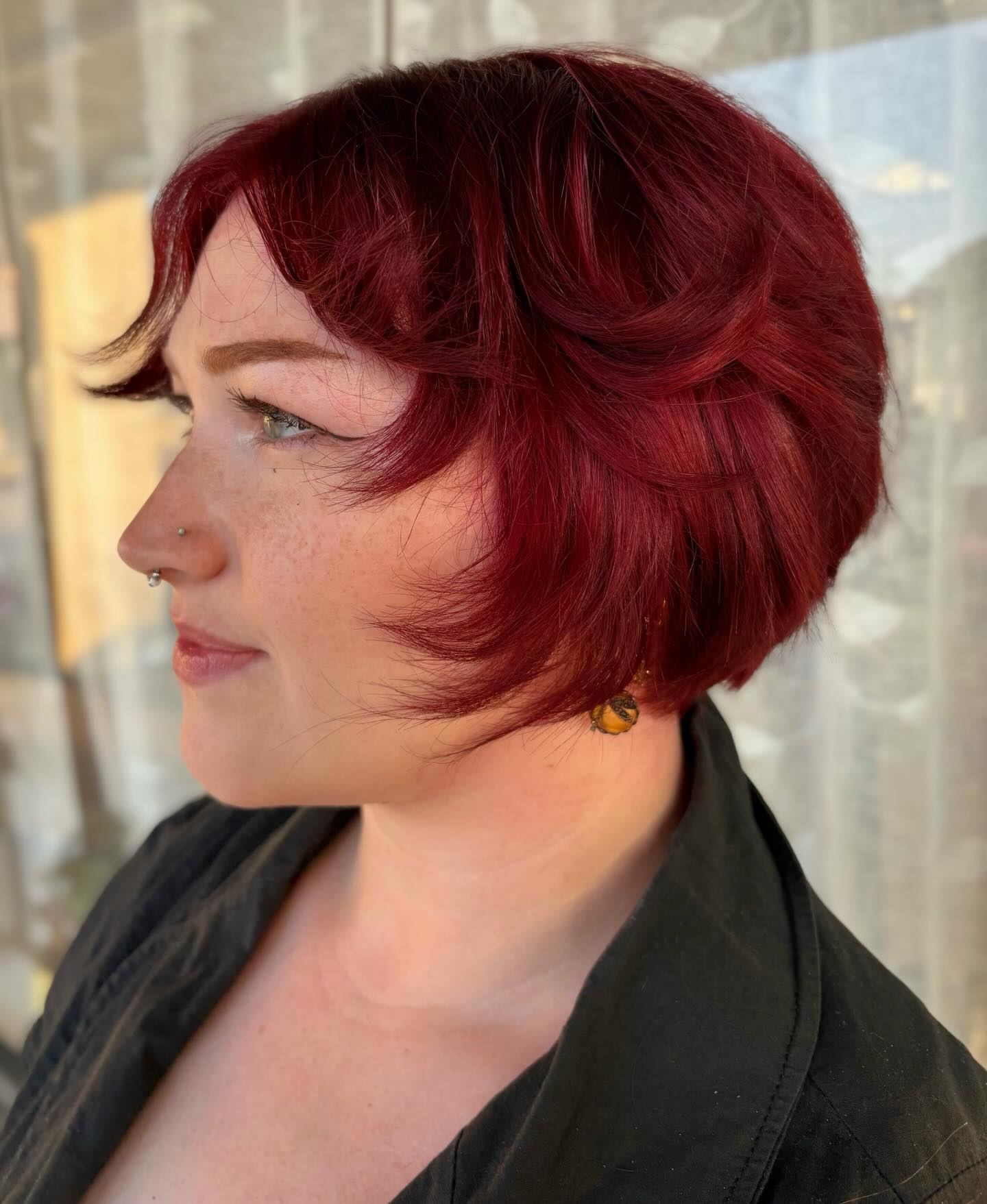 Layered Crimson Jaw-Grazing Bob with Flicked Curtain Fringe