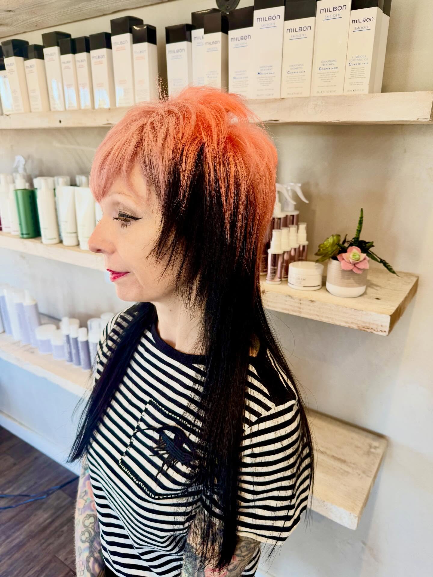Peach-Tip Two-Tone Layered Mullet with Textured Crown