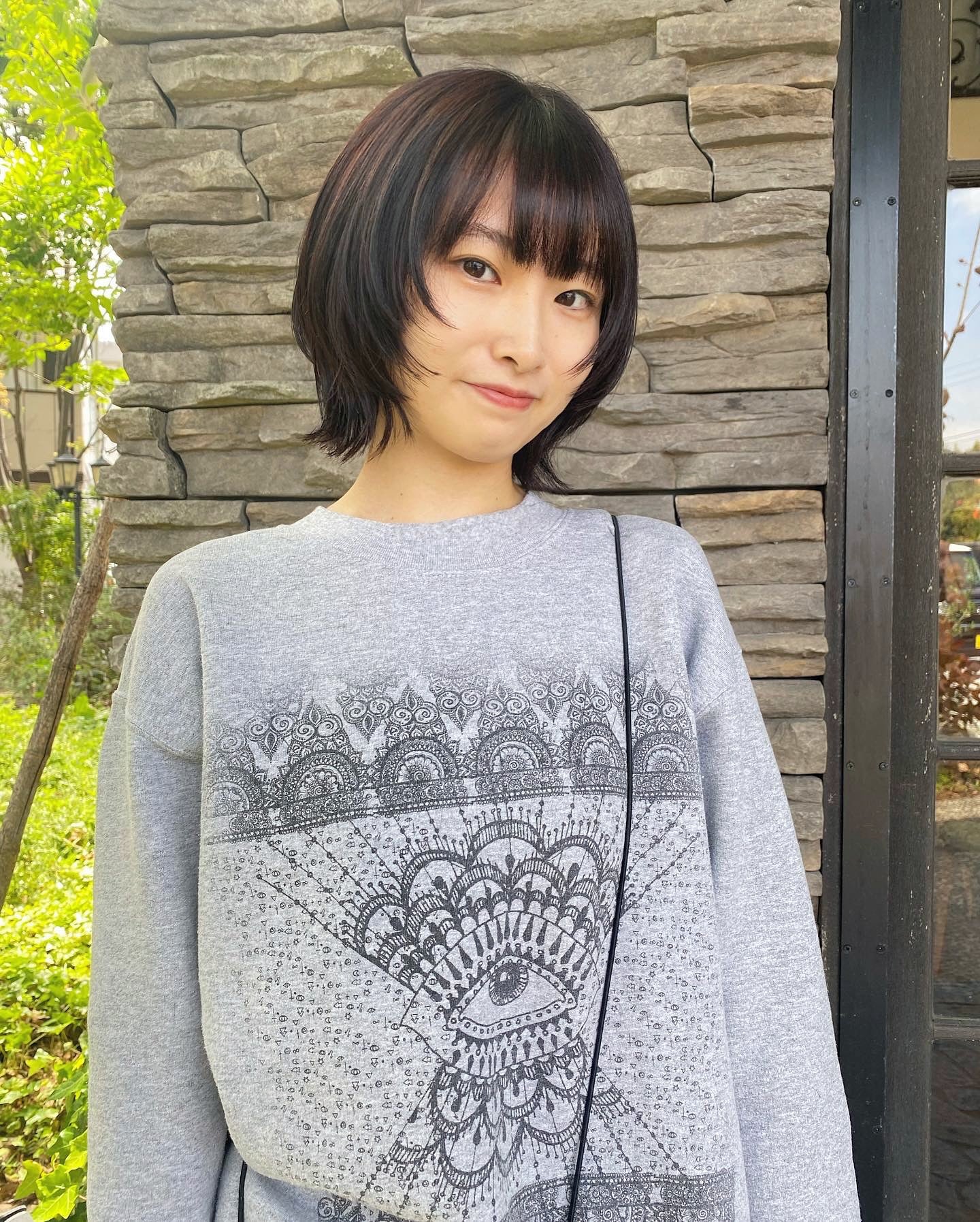 Rounded Jaw-Grazing Bob with Soft Point-Cut Fringe