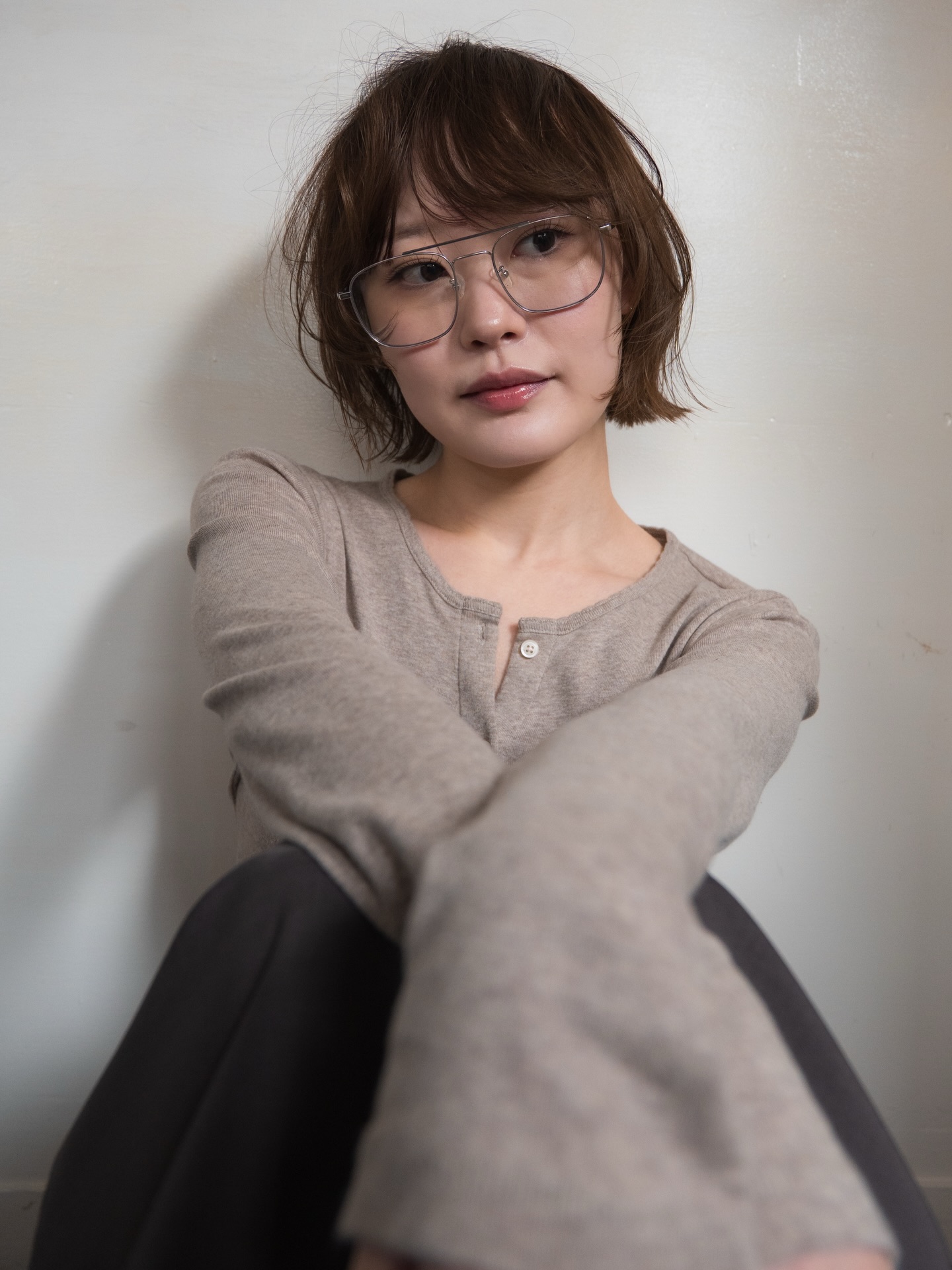 Jaw-Length Feathered Bob with Temple-Grazing Micro-Fringe