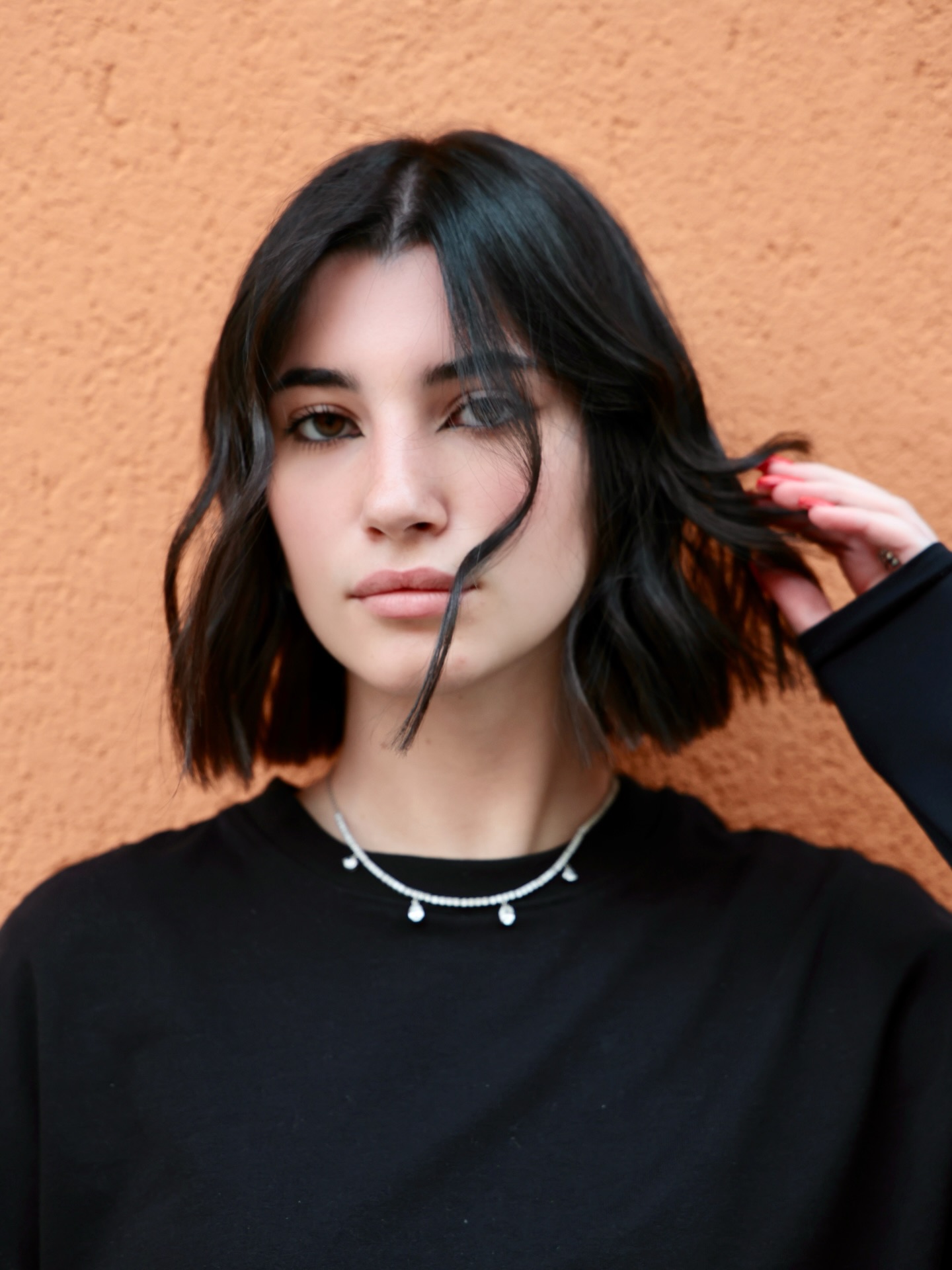 Jaw-Length Frayed Bob with Face-Framing Curtain Pieces