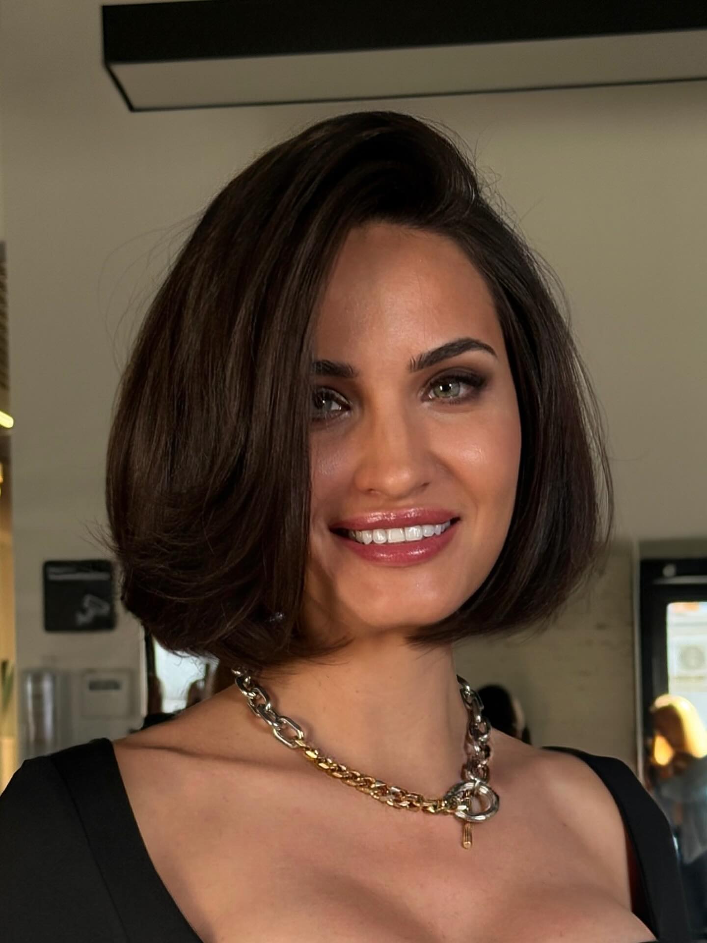 Rounded Chocolate Stacked Bob with Face‑Framing Layers