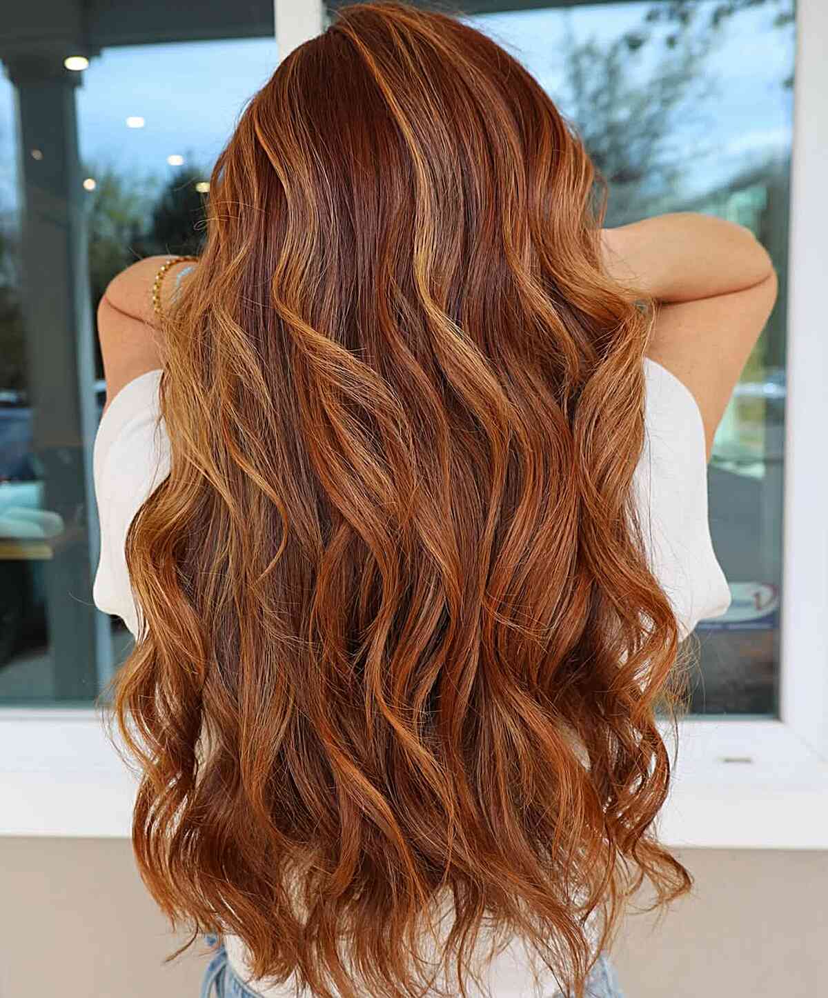 Long Wavy Copper Hair with Subtle Highlights