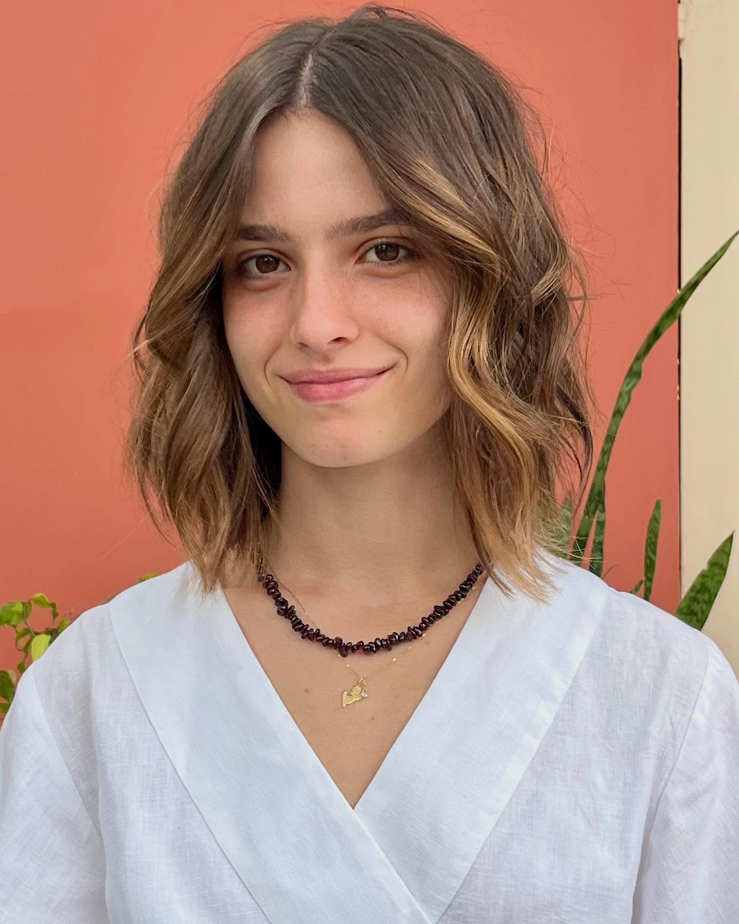 Wavy shoulder-length lob with natural sun-lightened ends