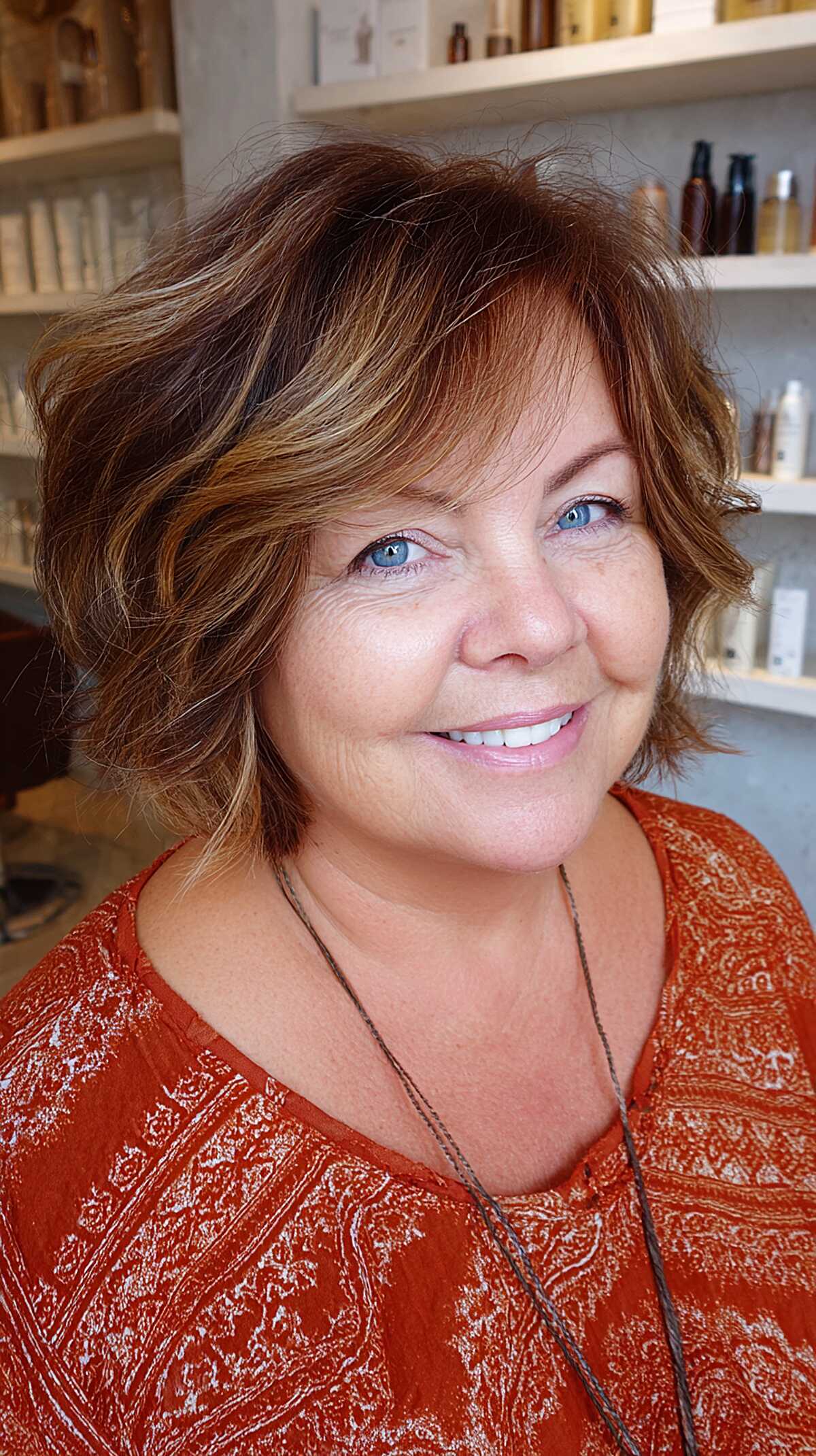 Caramel highlighted wavy bob with undone tousled texture