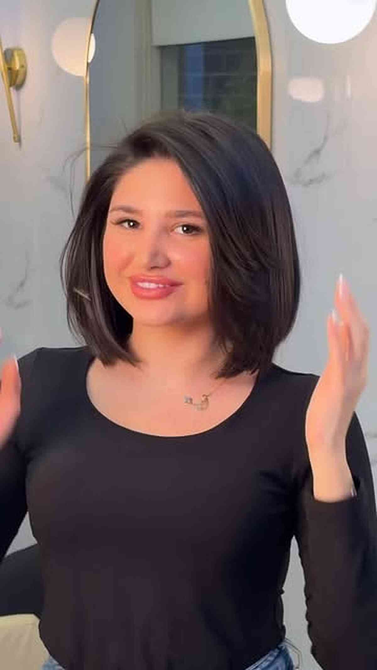 Stylish Deep Side Part Brunette Lob