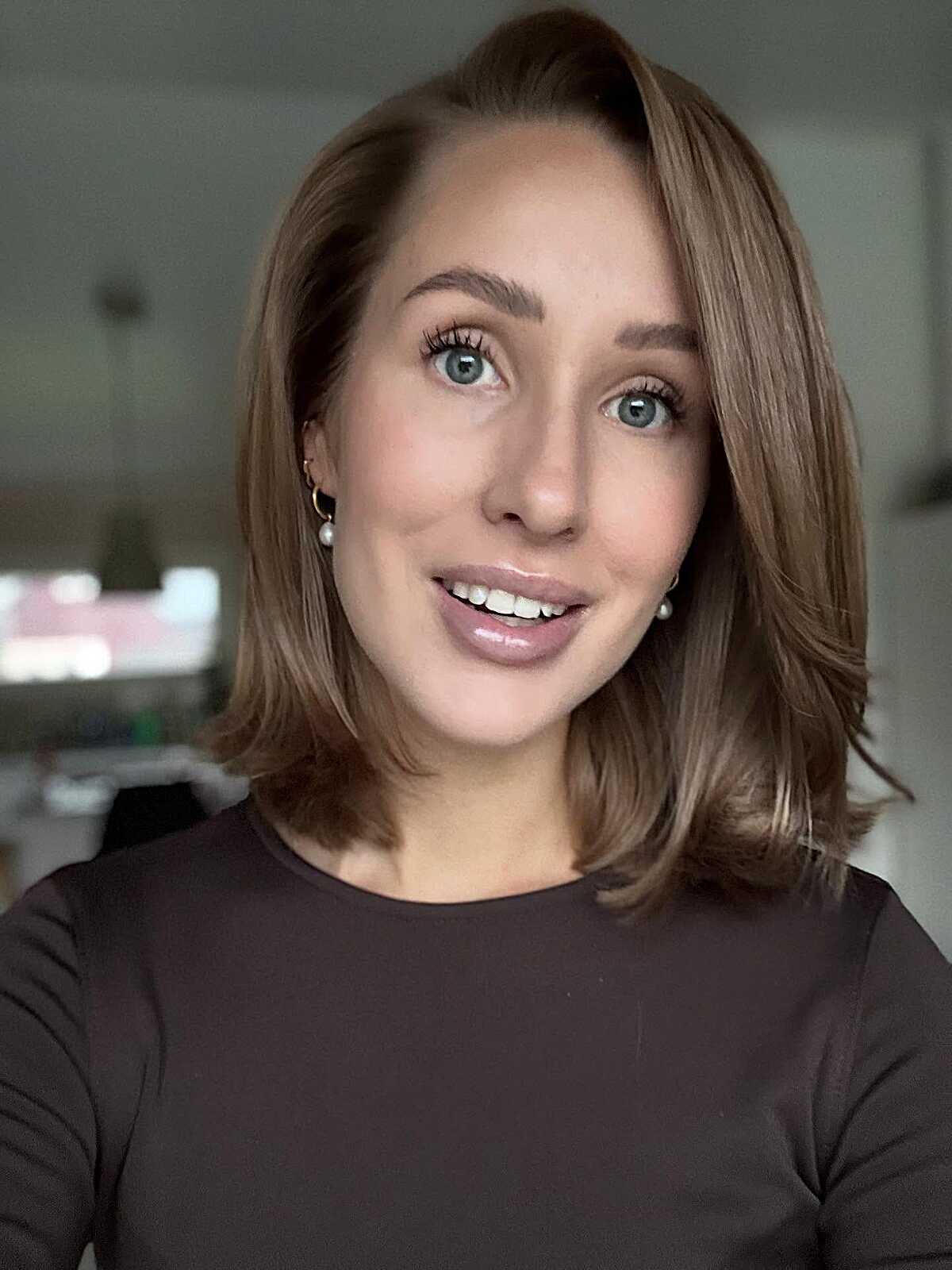 Polished light brown lob with side part and volume