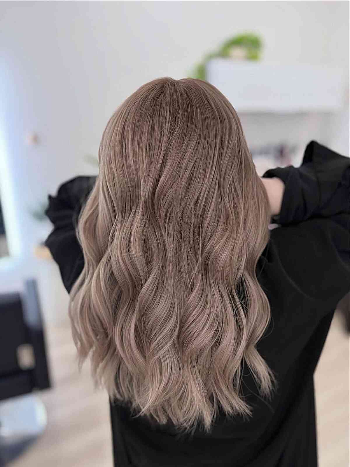 Soft Wavy Milk Tea Hair Color