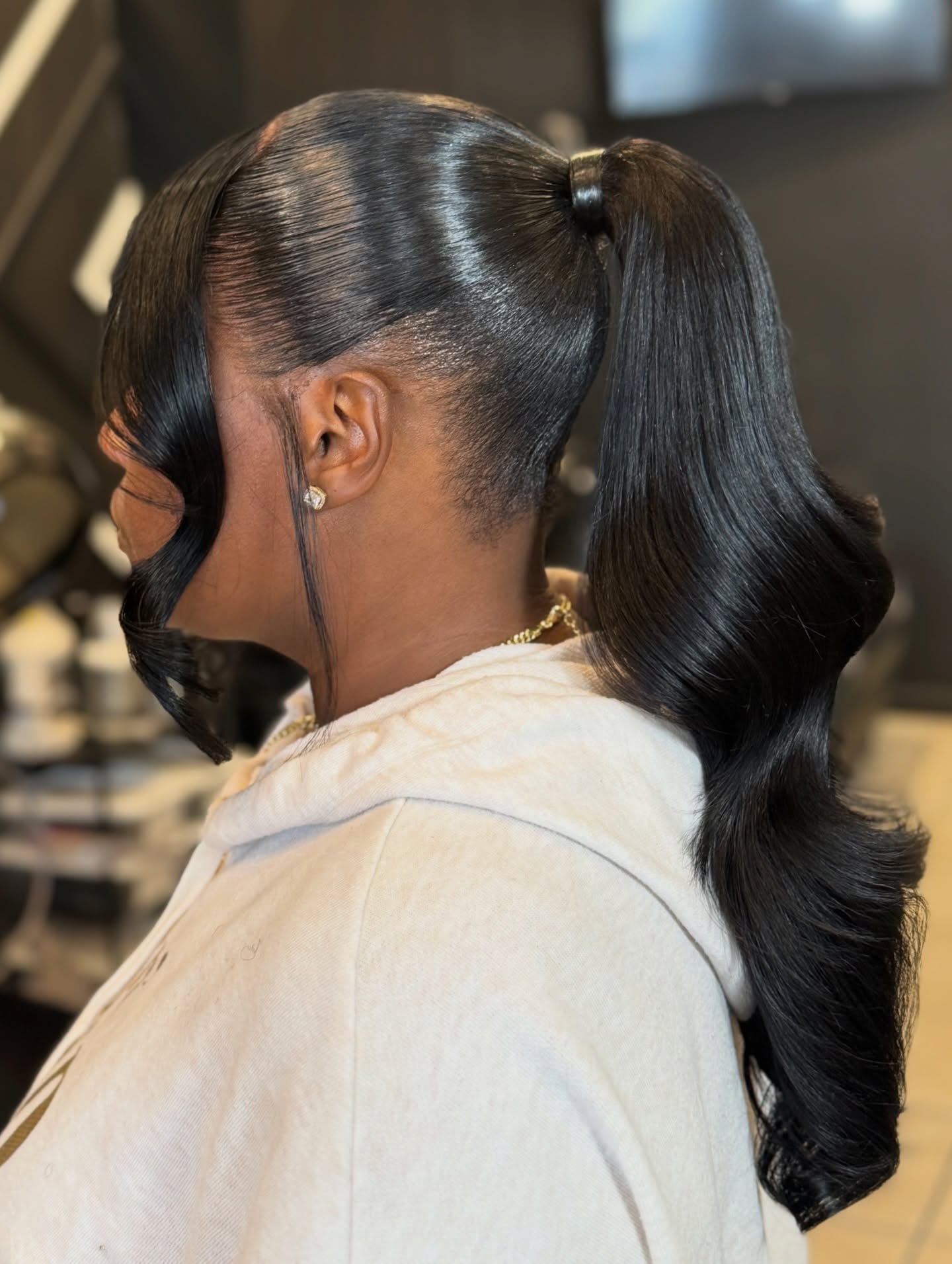 Mid-Height Ponytail with Bouncy Hollywood Waves