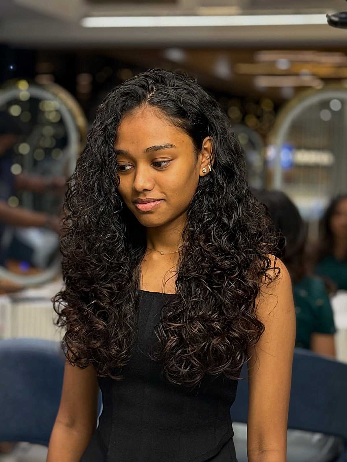 Long Dark Curls with Smooth Roots and Defined Ends