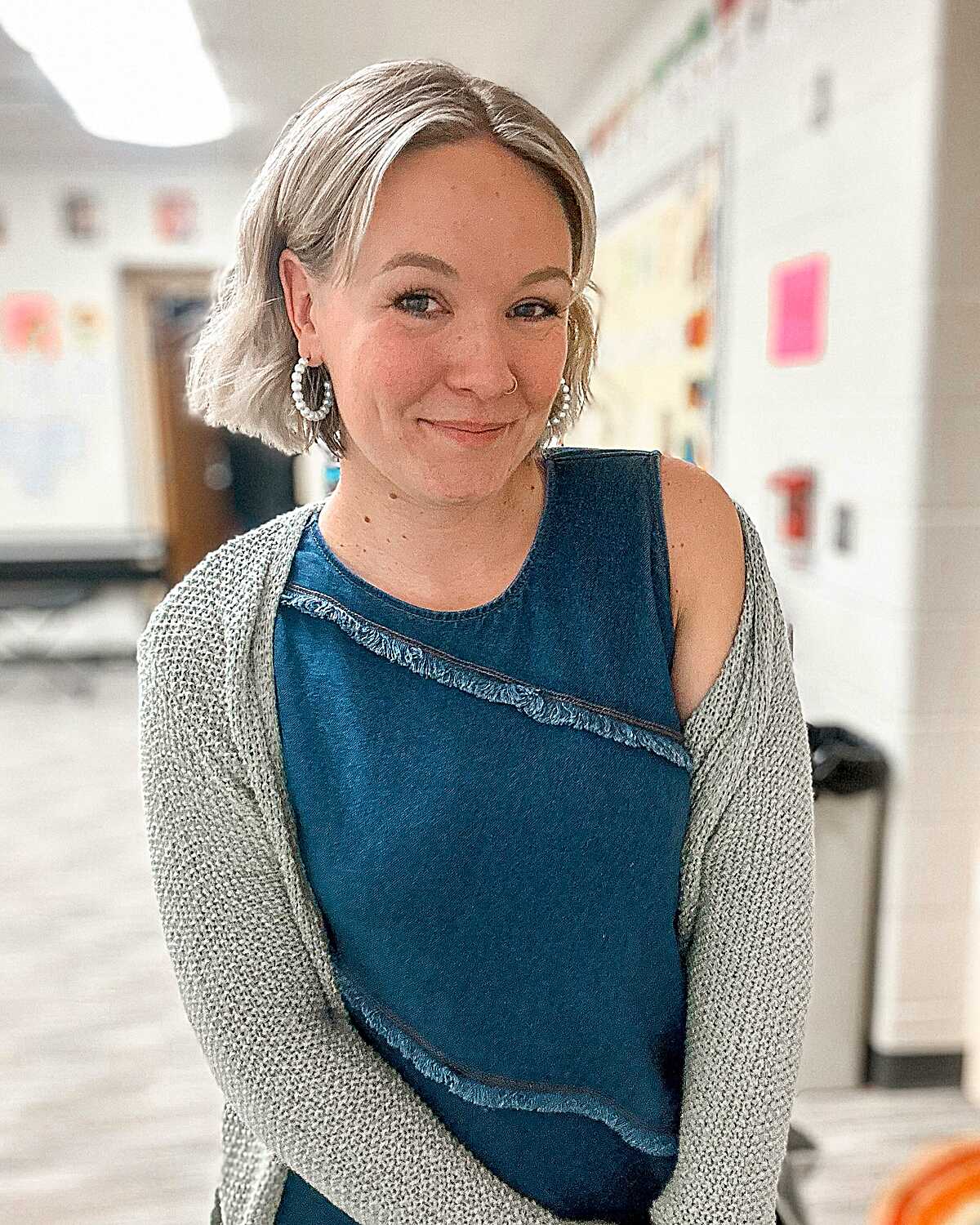 Cool silver chin-length bob with soft natural waves