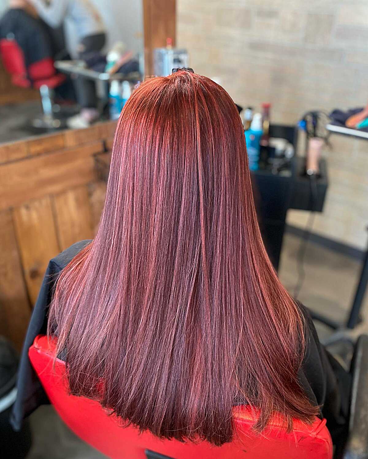 Straight medium-length red-violet blended brown hair
