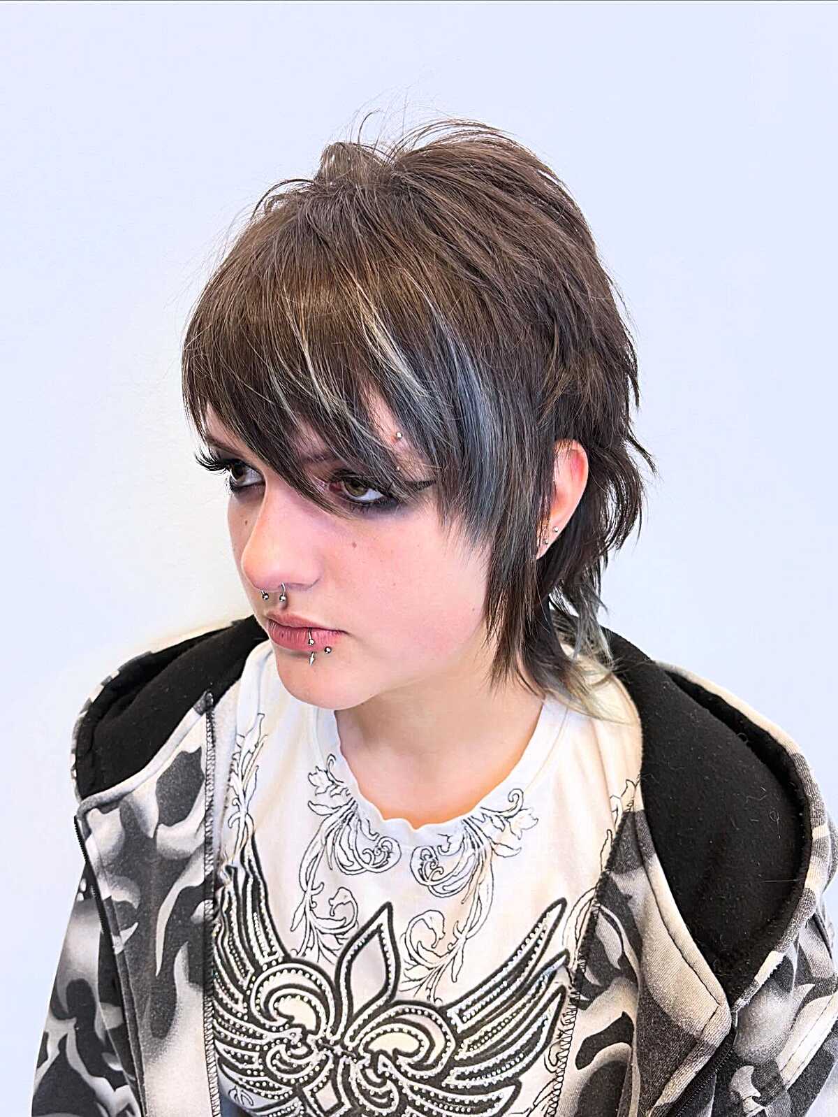 Short scene-style shag with brown top and silver ends