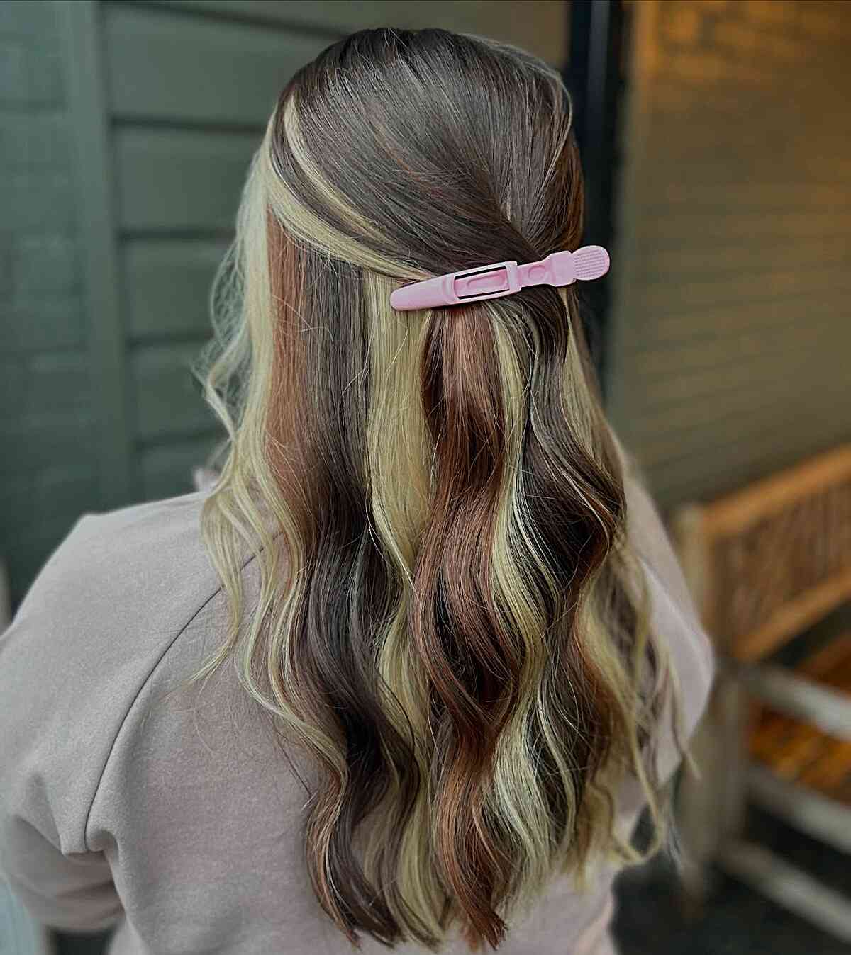 Stylish Calico Hair with Waves