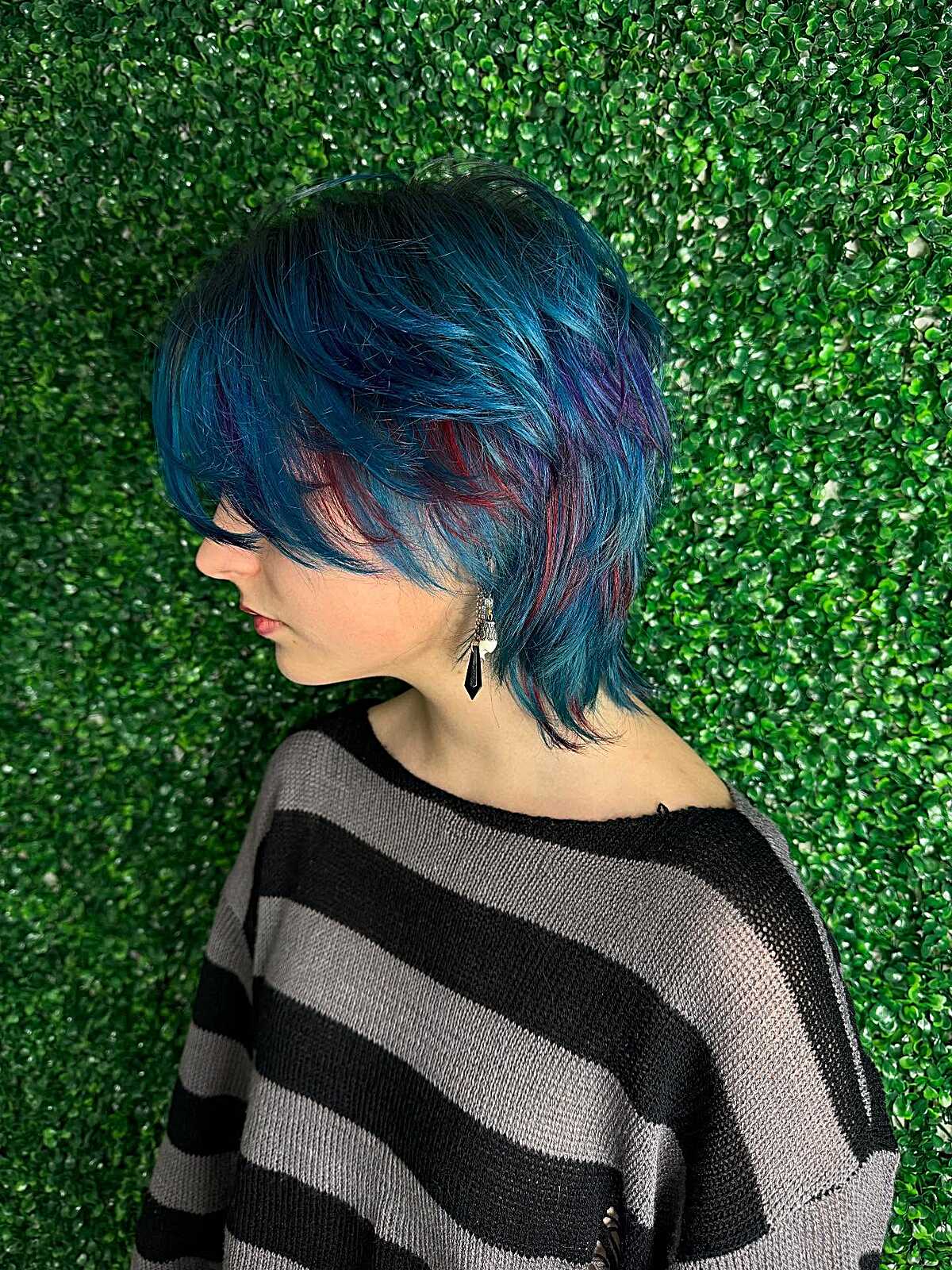 Choppy bob in deep blue with burgundy red accents