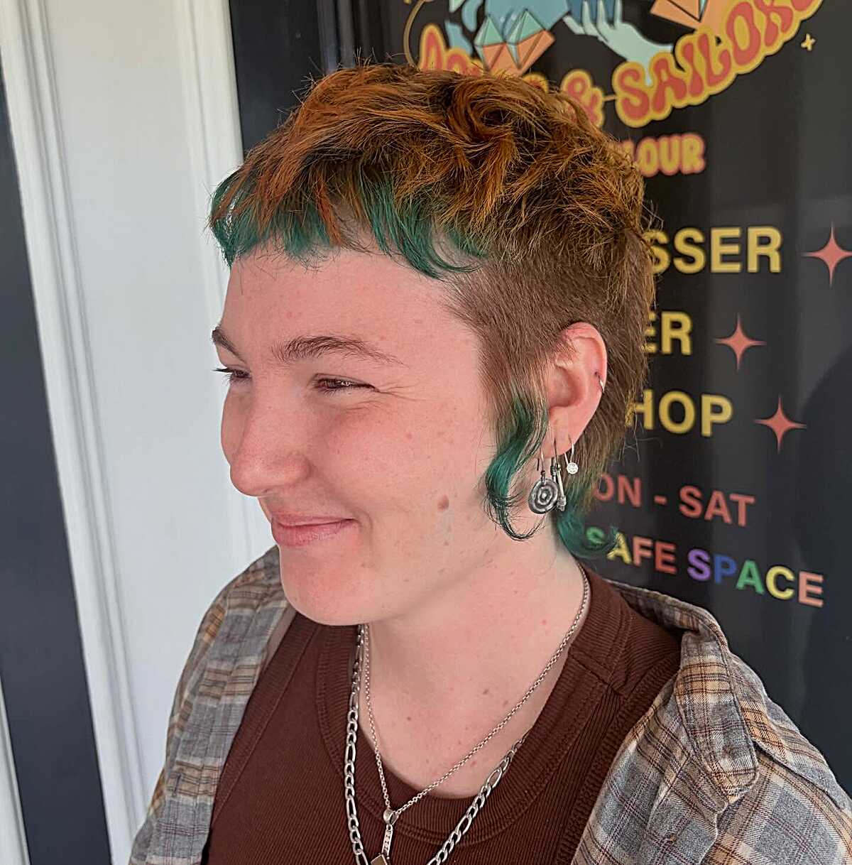 Short textured crop in ginger with teal accents