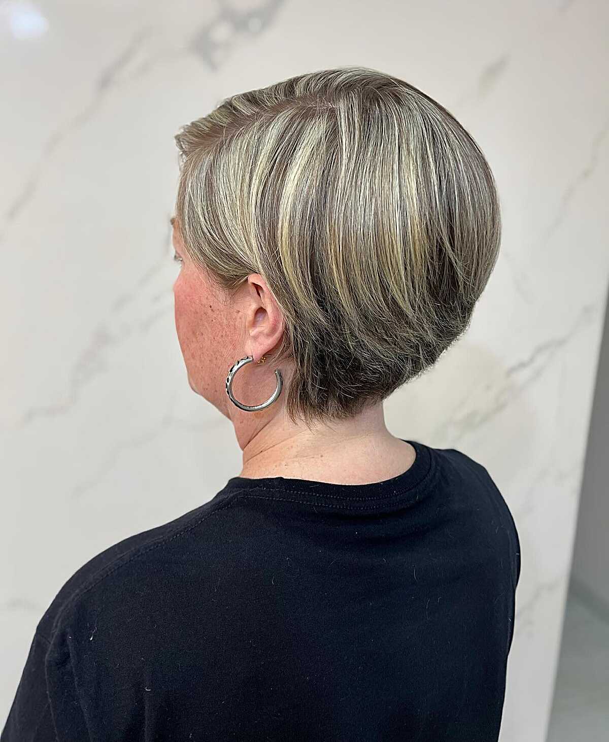 Highlighted stacked bixie with clean nape and dimension