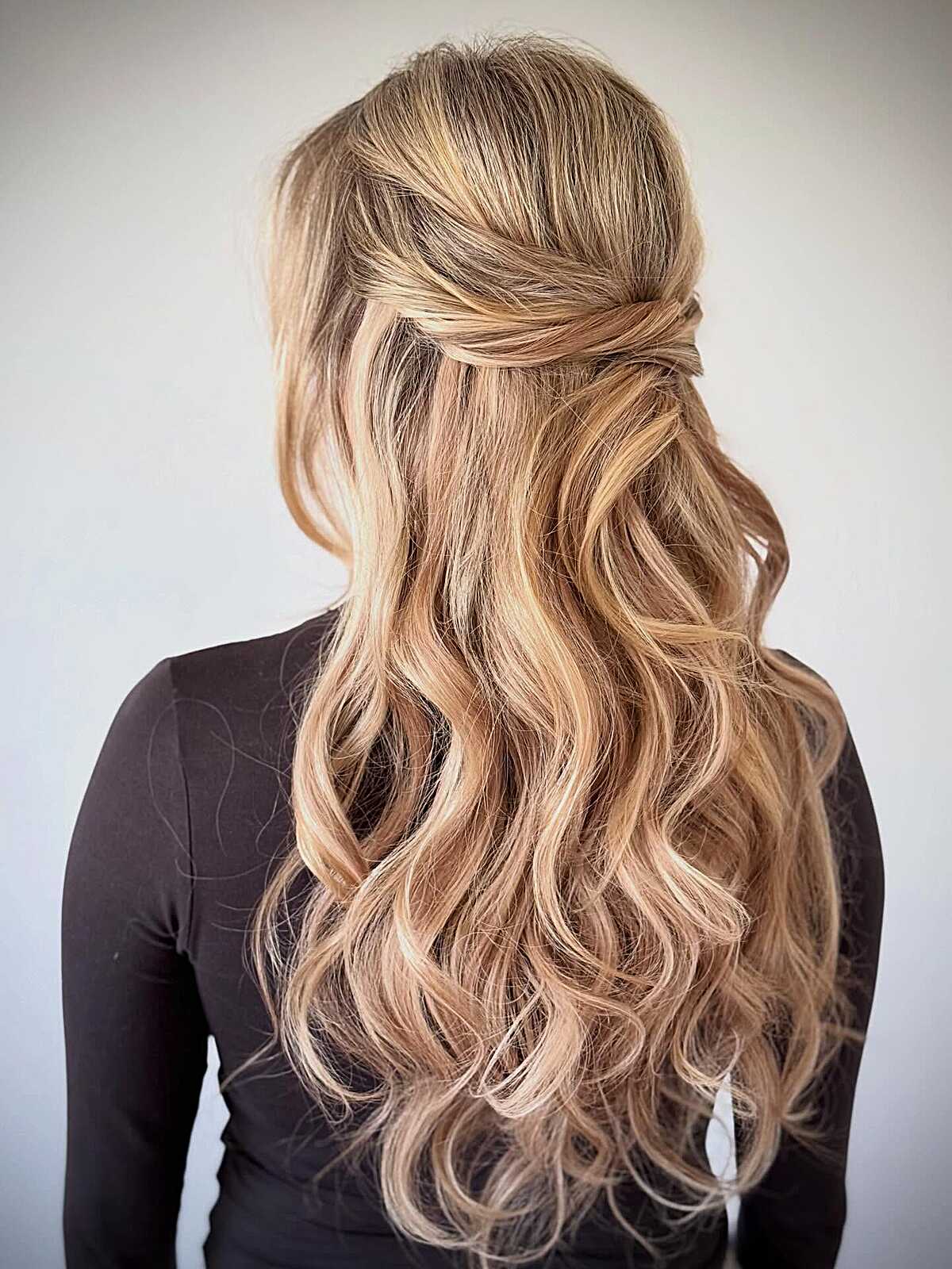 Simple blonde half up hairstyle with loose waves