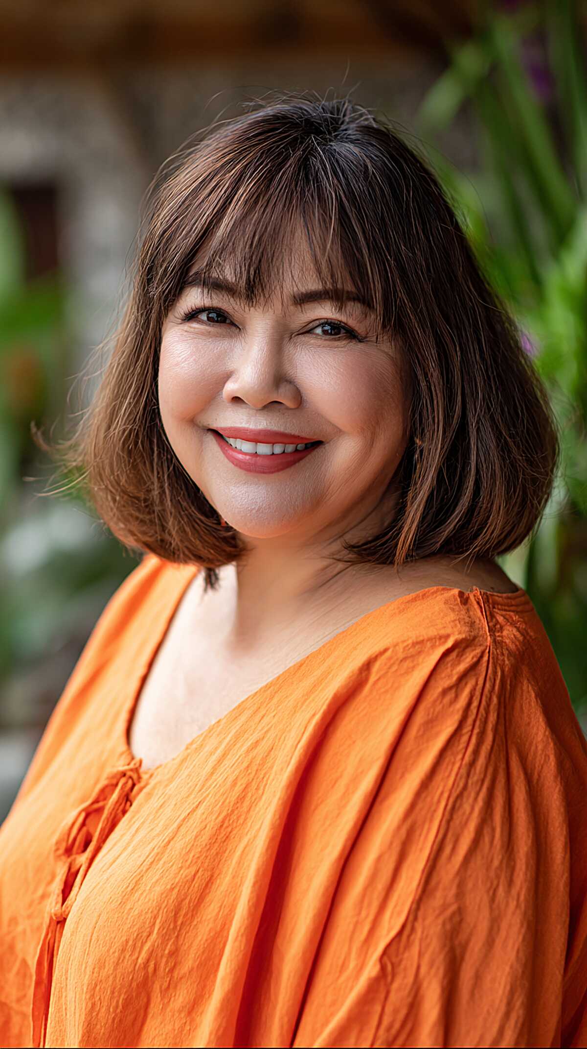 Soft brown shoulder-length lob with wispy fringe