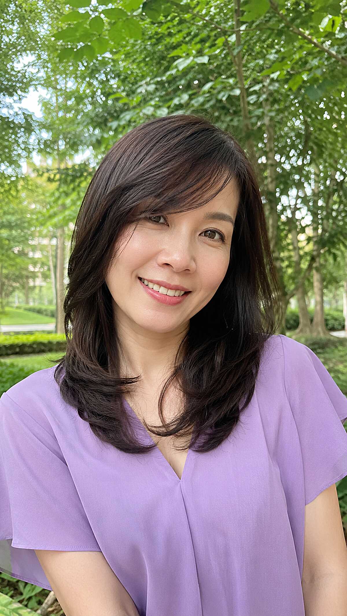 Sleek Dark Medium Layers with Side-Parted Swoop