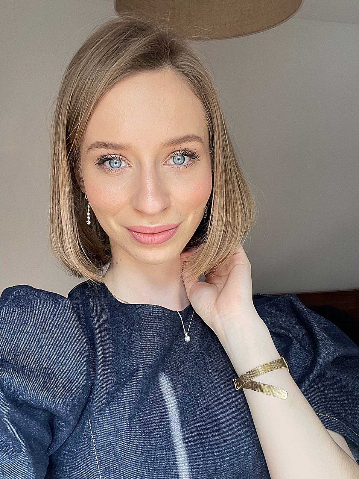 Natural dark blonde bob with subtle highlights