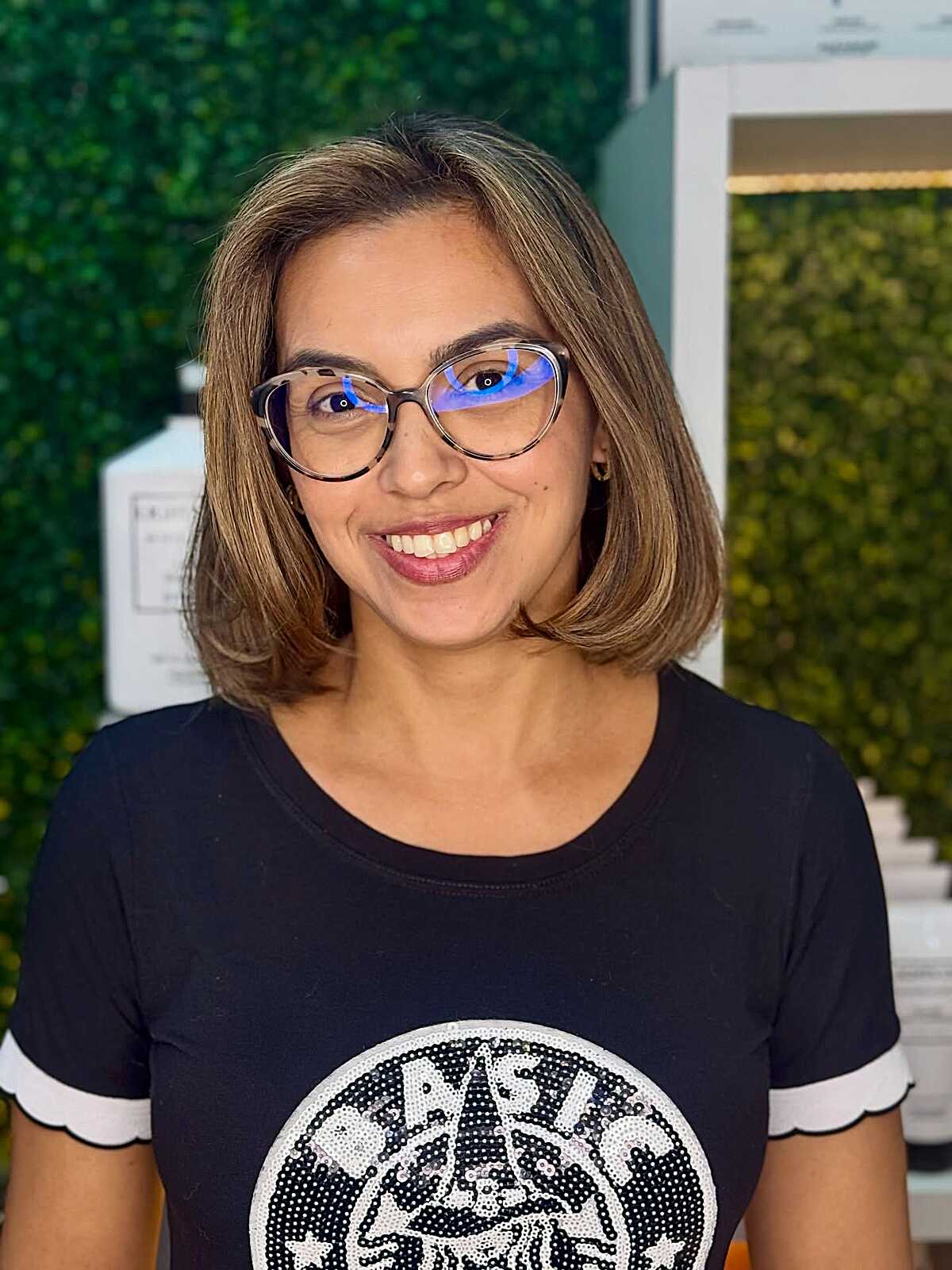 Casual honey blonde highlighted bob just below chin