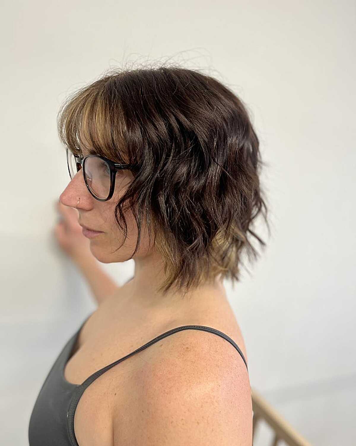 Wavy brunette cowgirl bob with blonde face-framing pieces