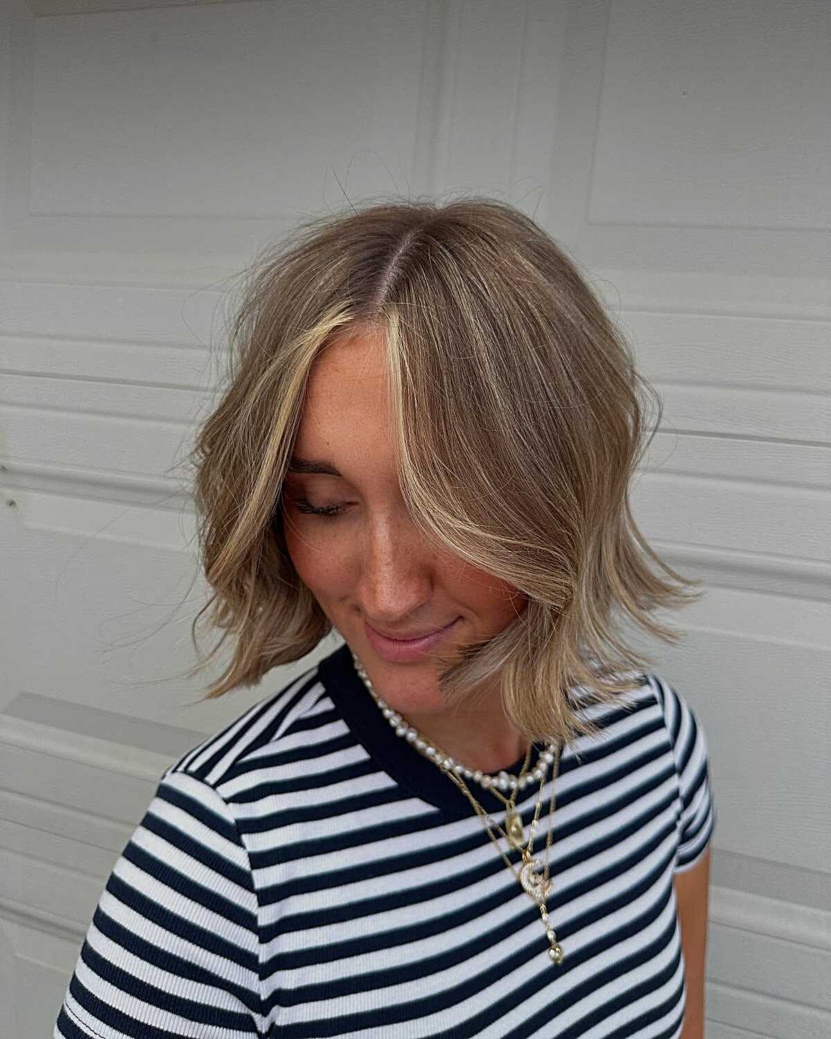 Tousled bronde chin-length bob with center part
