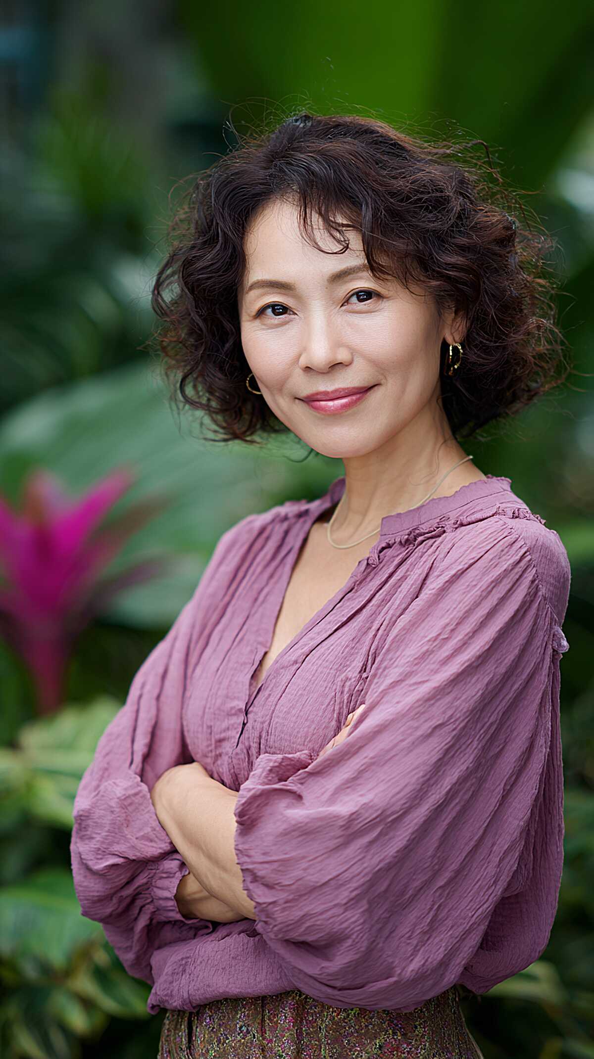 Chin-Length Dark Curls with Soft Layered Shape