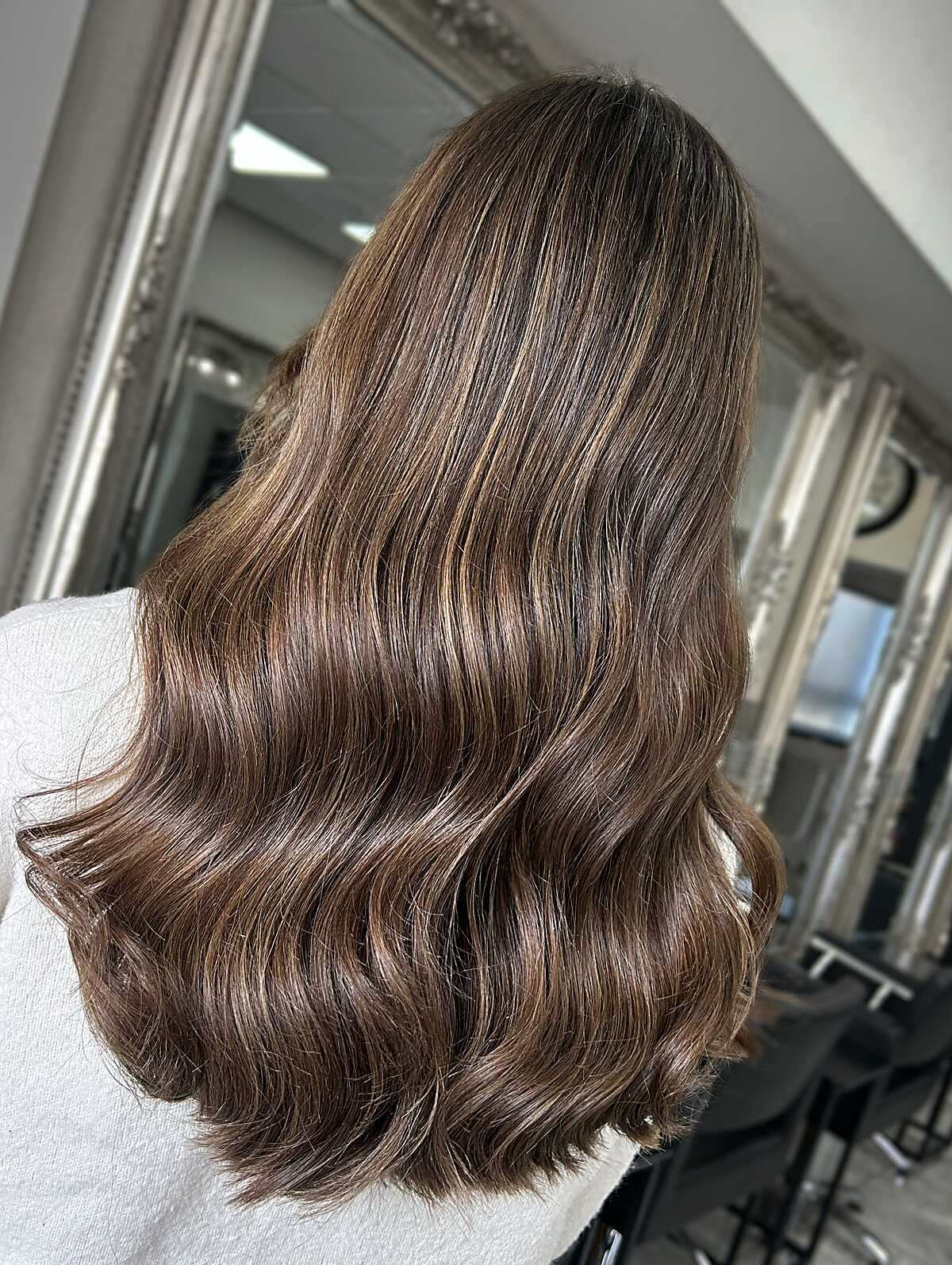 Medium brunette waves with fine chestnut highlights