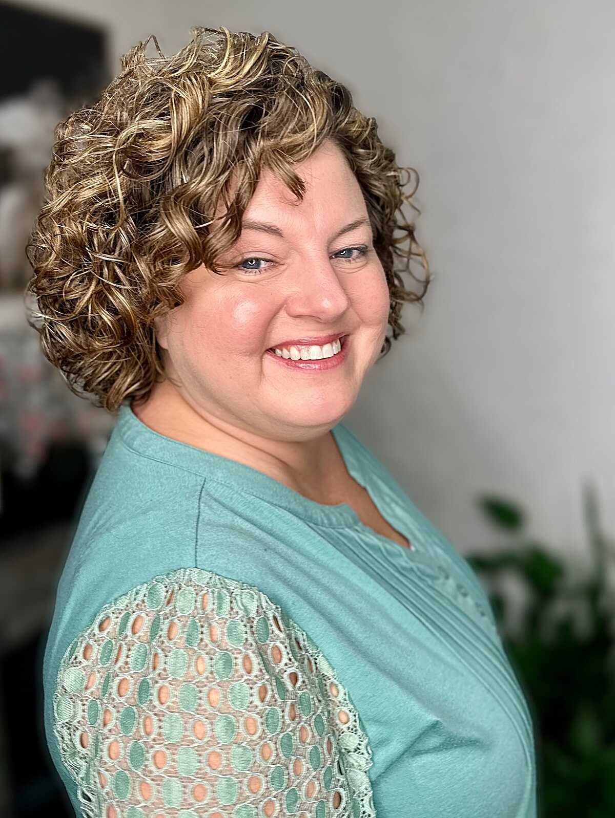 Curly bob with blonde highlights and brown lowlights