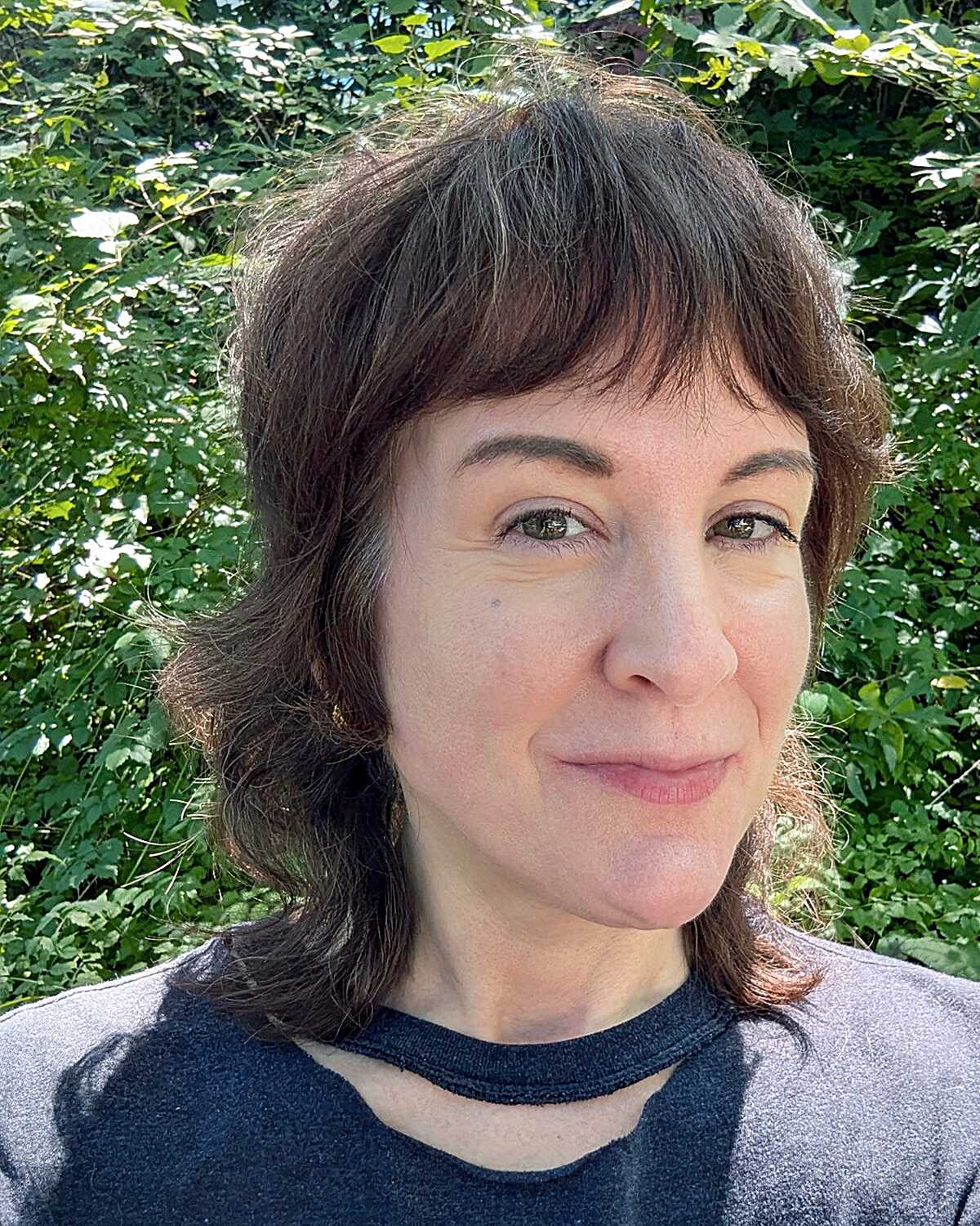 Short brunette wavy shag with retro fringe