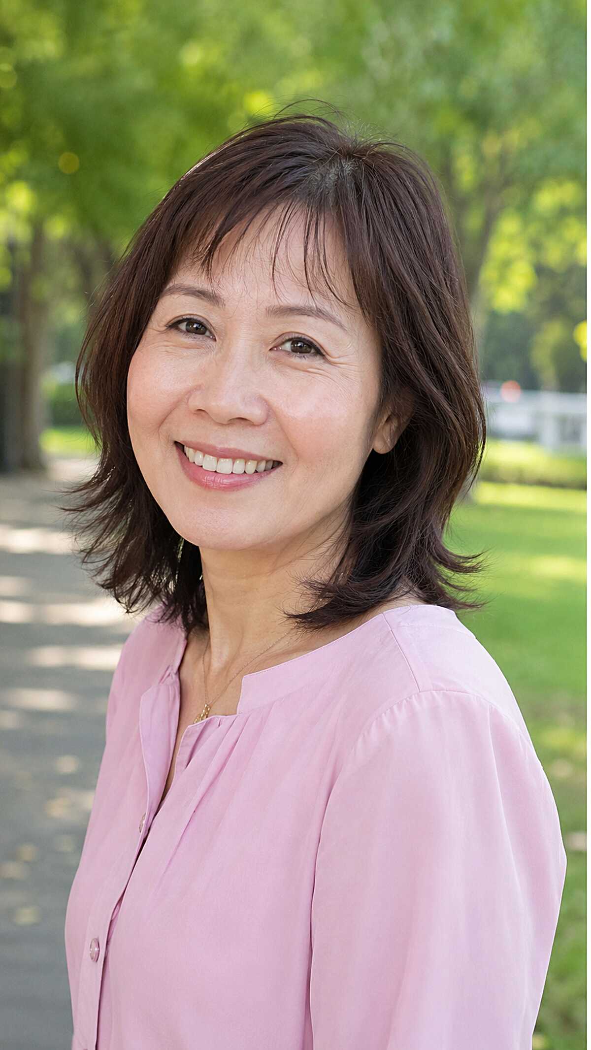 Neck-Length Razored Layers with Soft Wispy Fringe