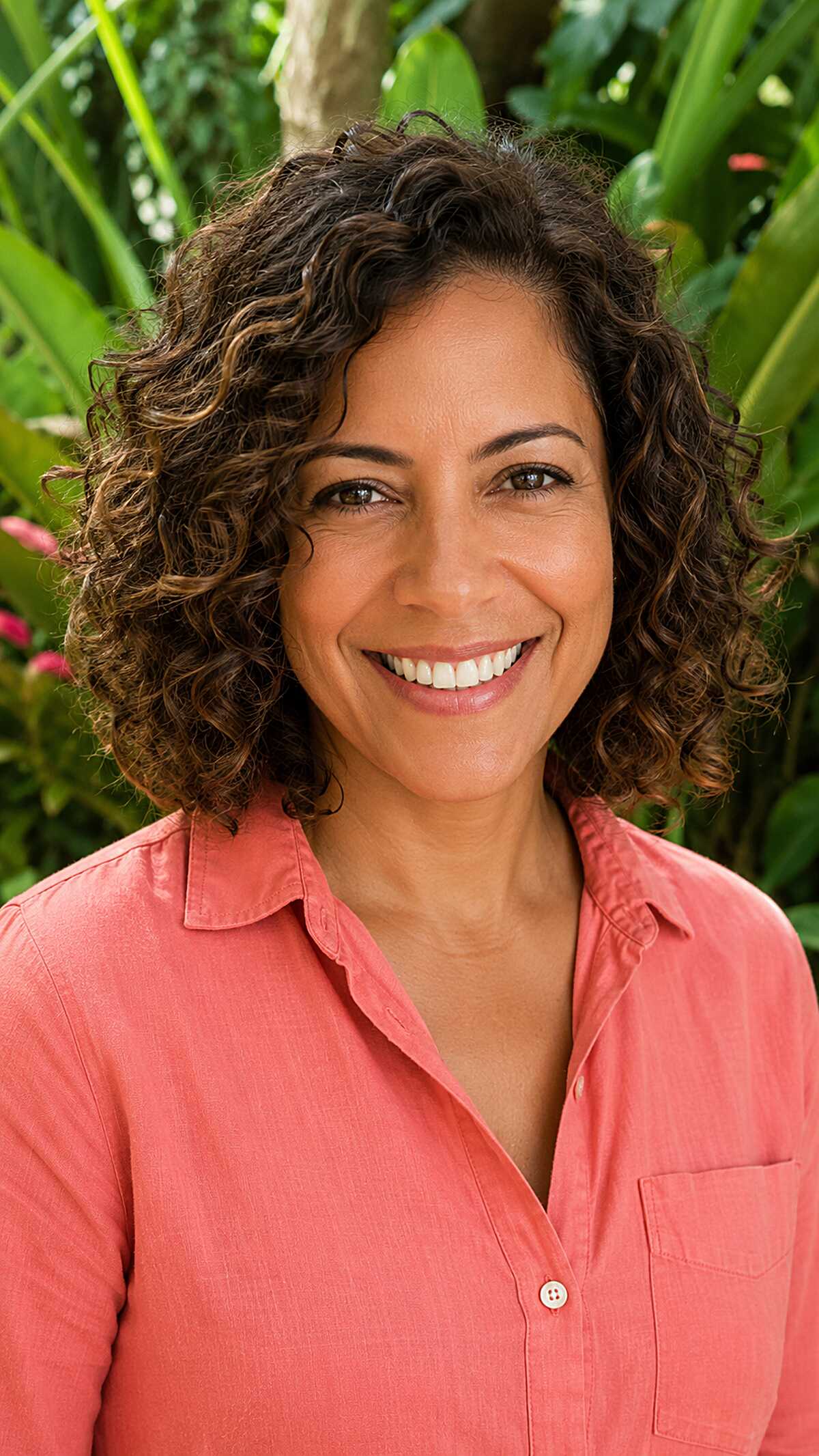 Collarbone Curly Bob with Sun-Kissed Honey Pieces