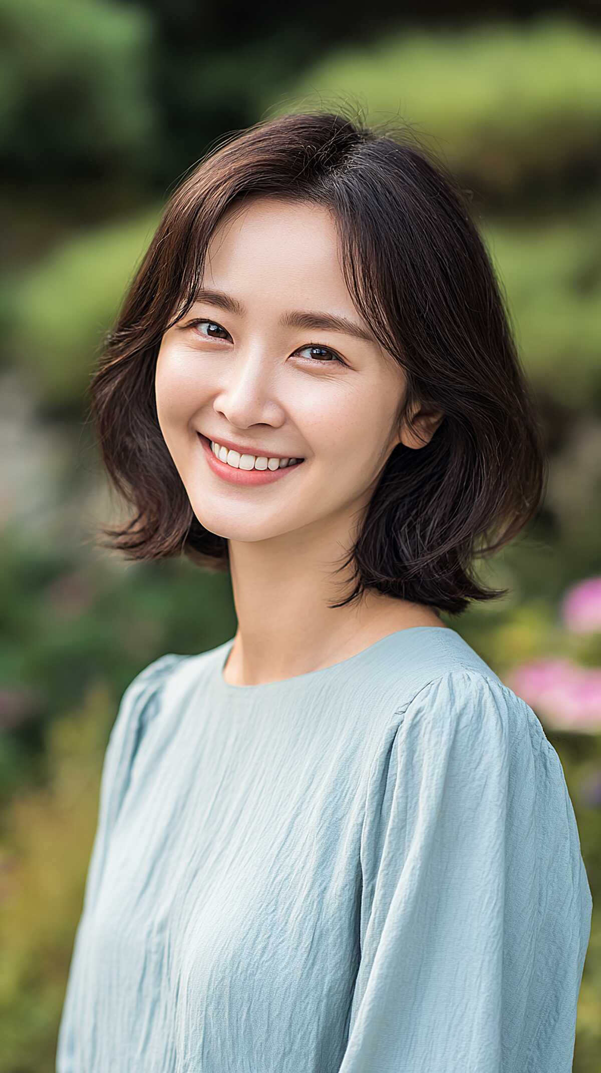 The Dark Chocolate Neck-Length Bob with Soft Bend