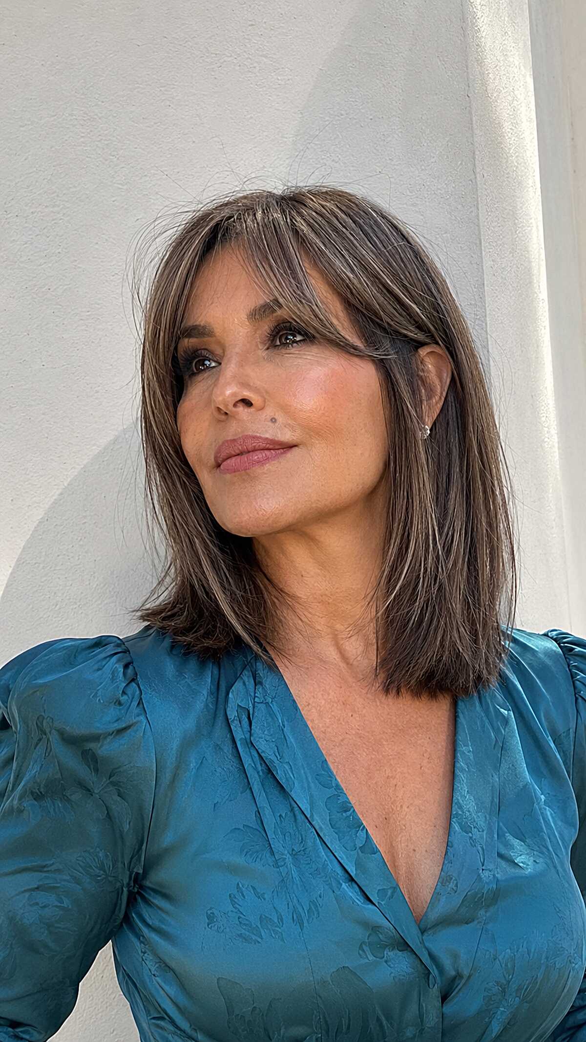 Collarbone-Length Brunette Lob with Face-Framing Pieces