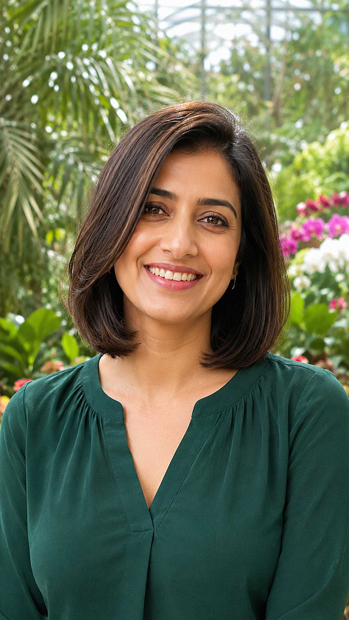 Dark Brunette Collarbone Bob with Inward-Turned Ends