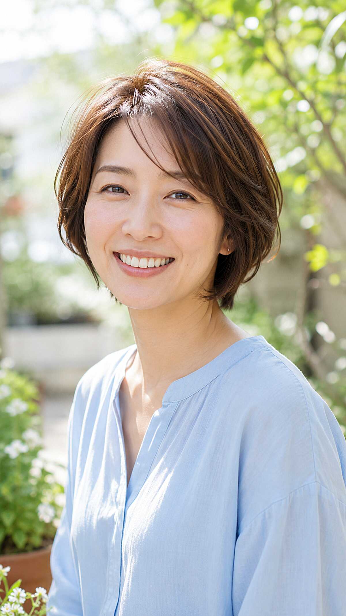 Feathered Ear-Length Bob with a Deep Side Part