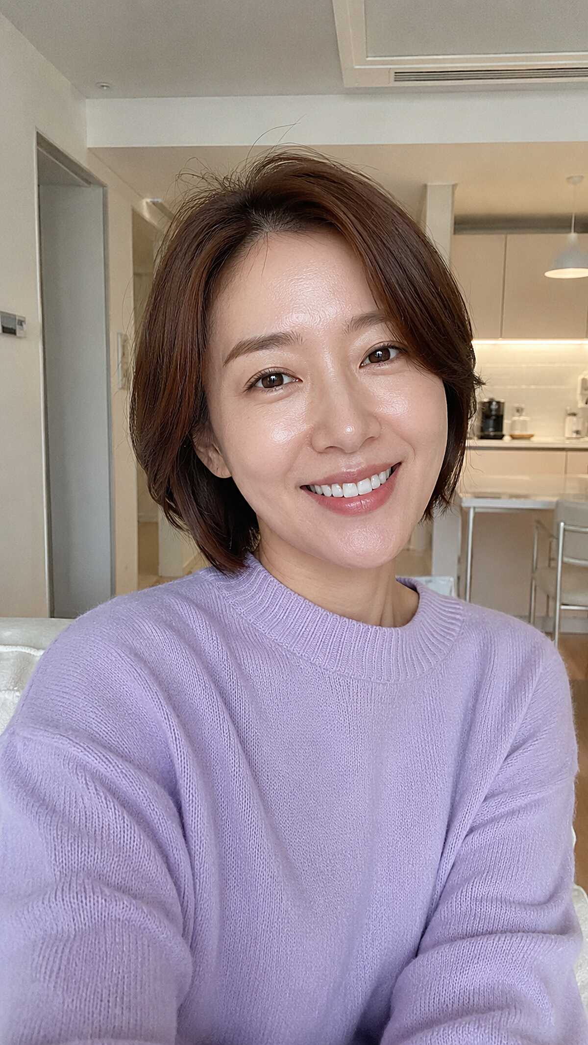 Short feathered warm brown hair with layered movement