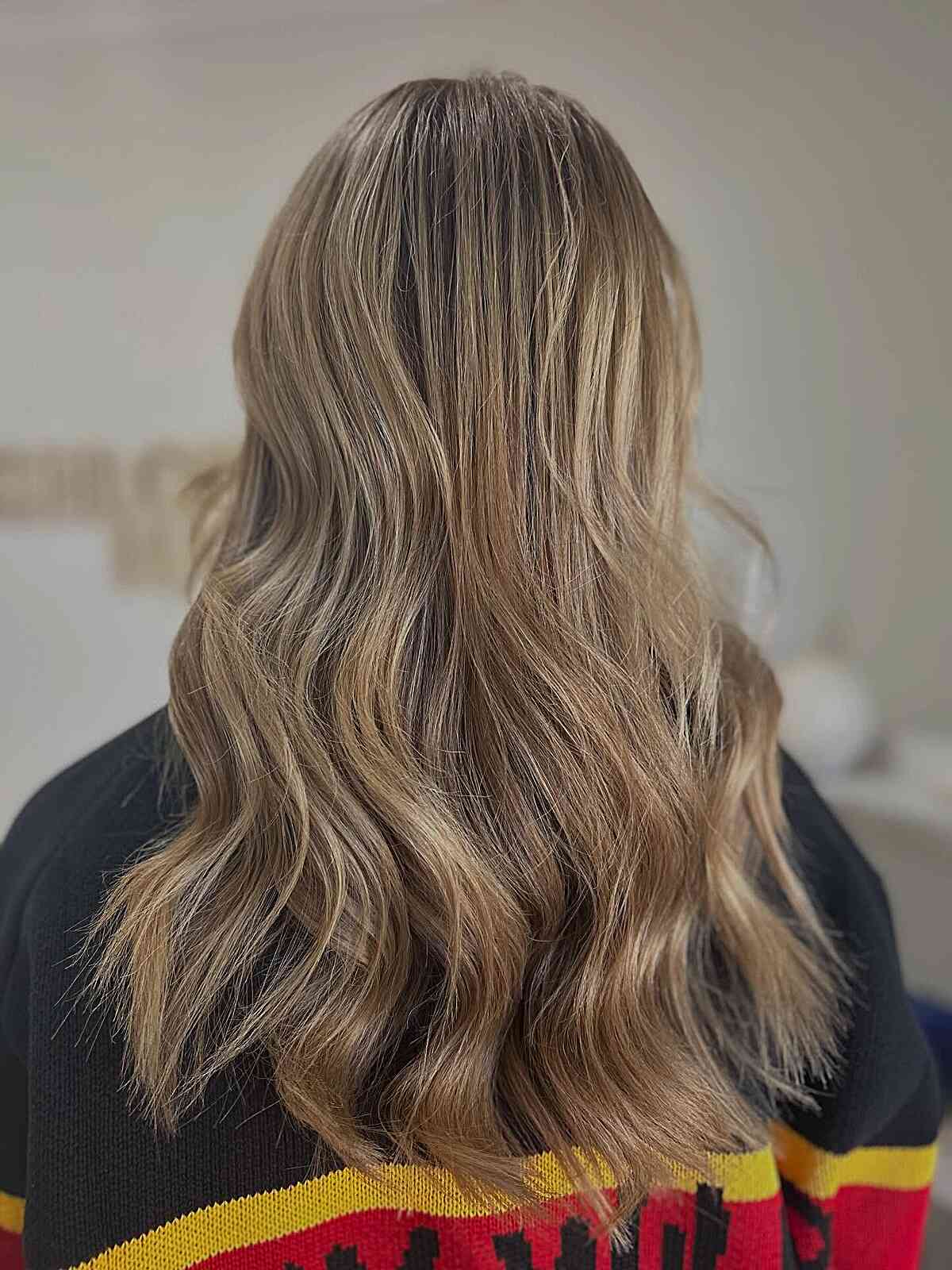 Soft Beachy Waves with Warm Blonde Highlights