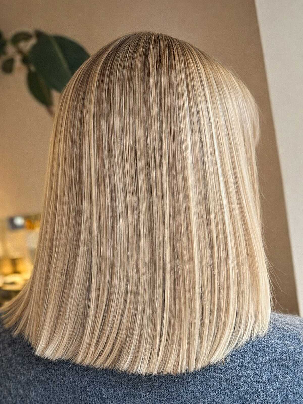 Straight shoulder-length blonde bob with ribbon highlights
