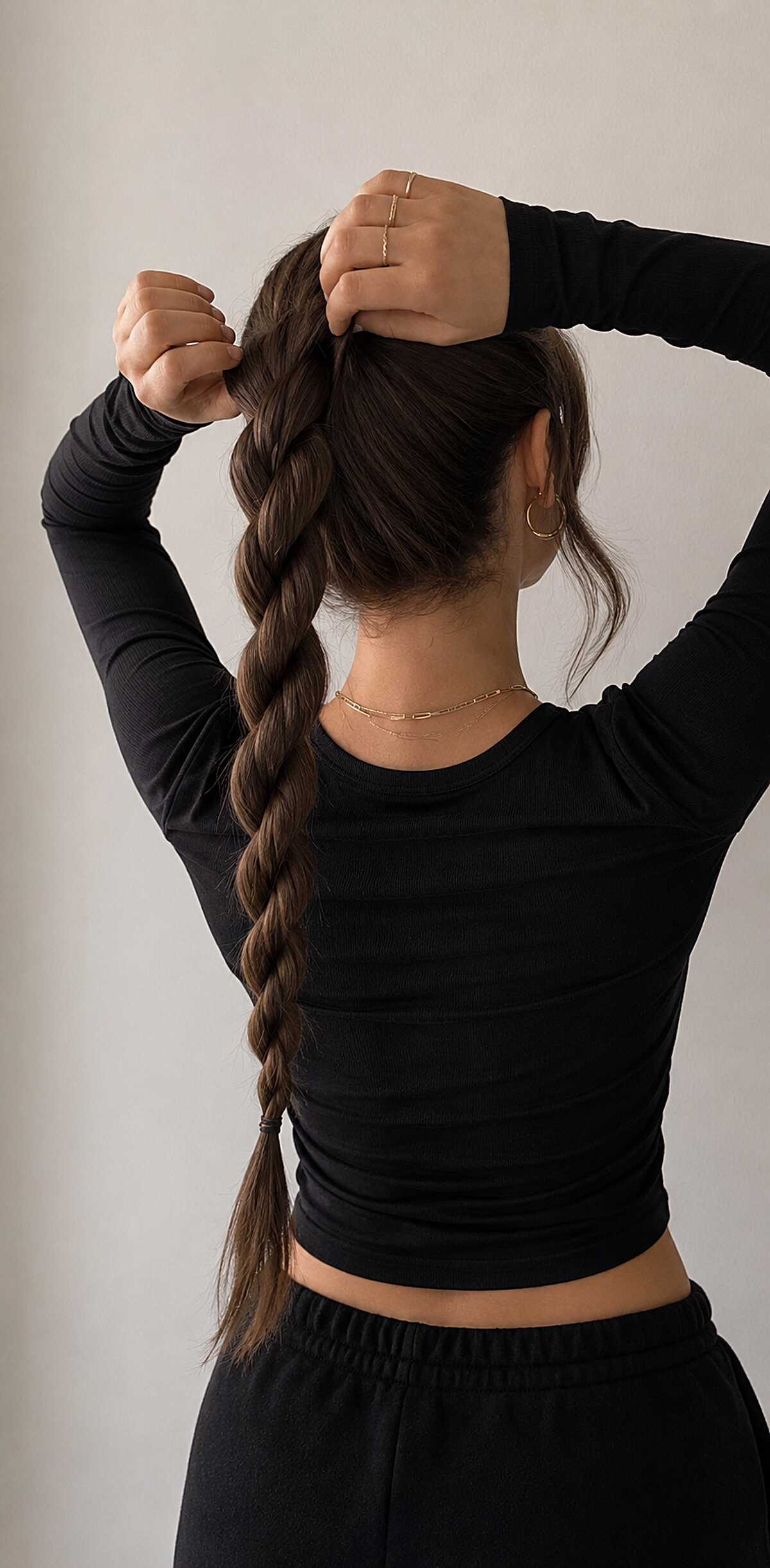 Low Rope Twist Ponytail in Brunette