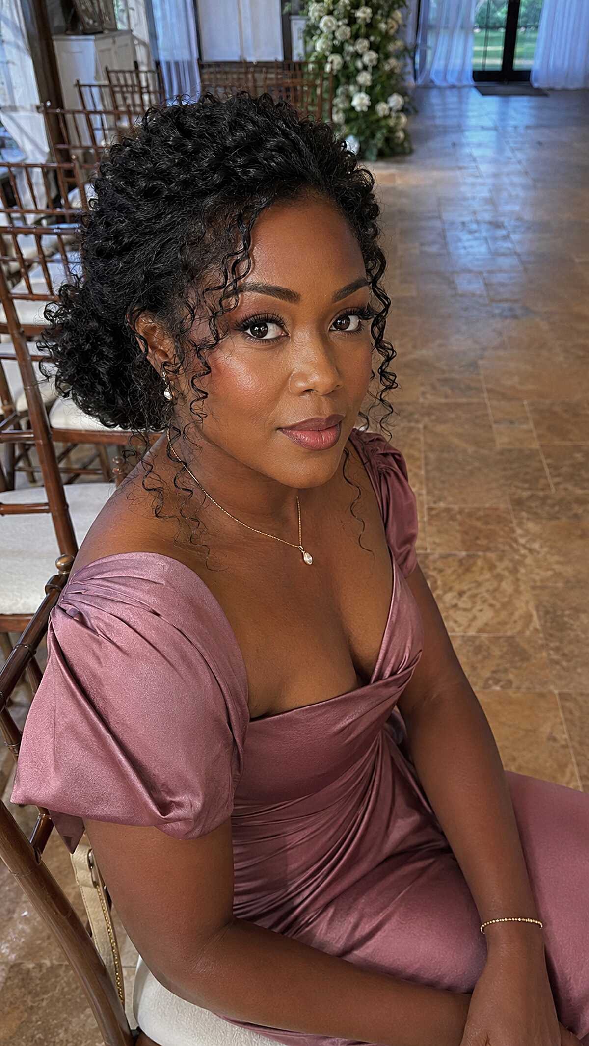 Pinned-Back Curly Bob with Defined Coils Left Loose at the Temples